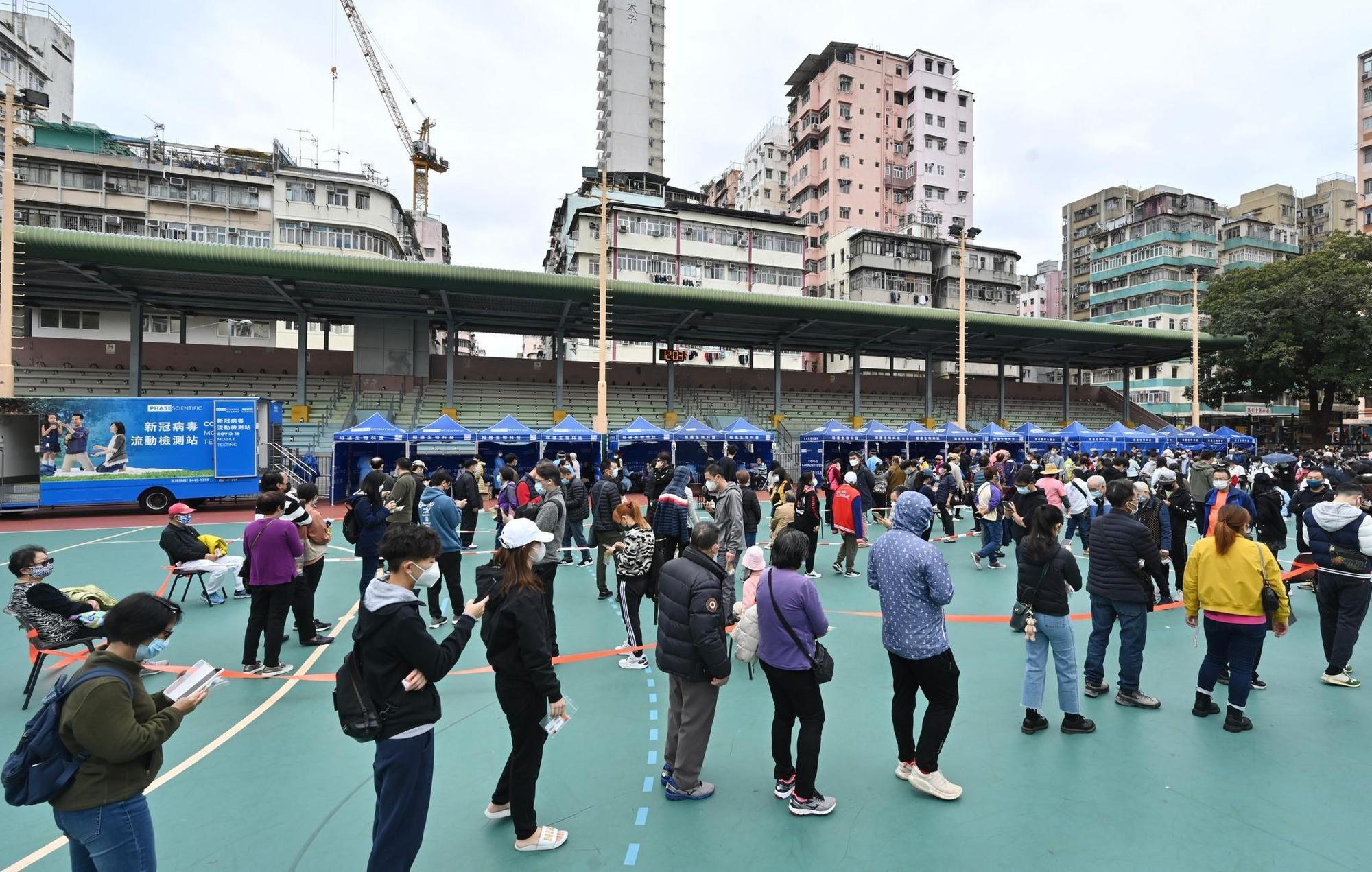 香港近日疫情大爆發,昨天單日新增確診數突破6,000例,單日死亡數也暴增到24人。(翻攝自林鄭月娥臉書)