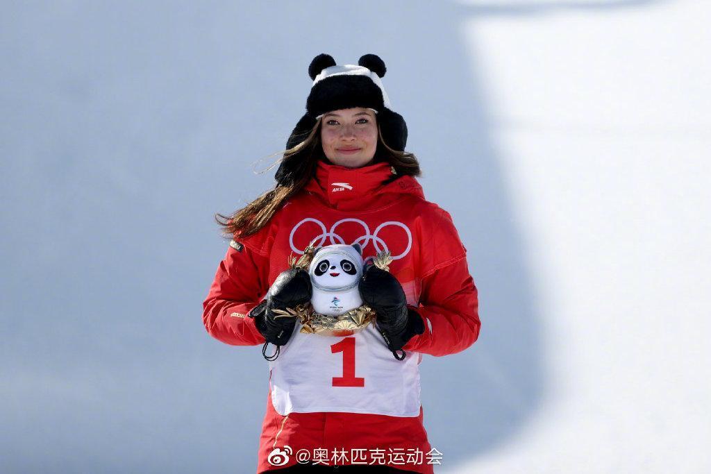 谷愛凌今在U型半管決賽中奪得冬奧第2金。（翻攝奧林匹克微博）