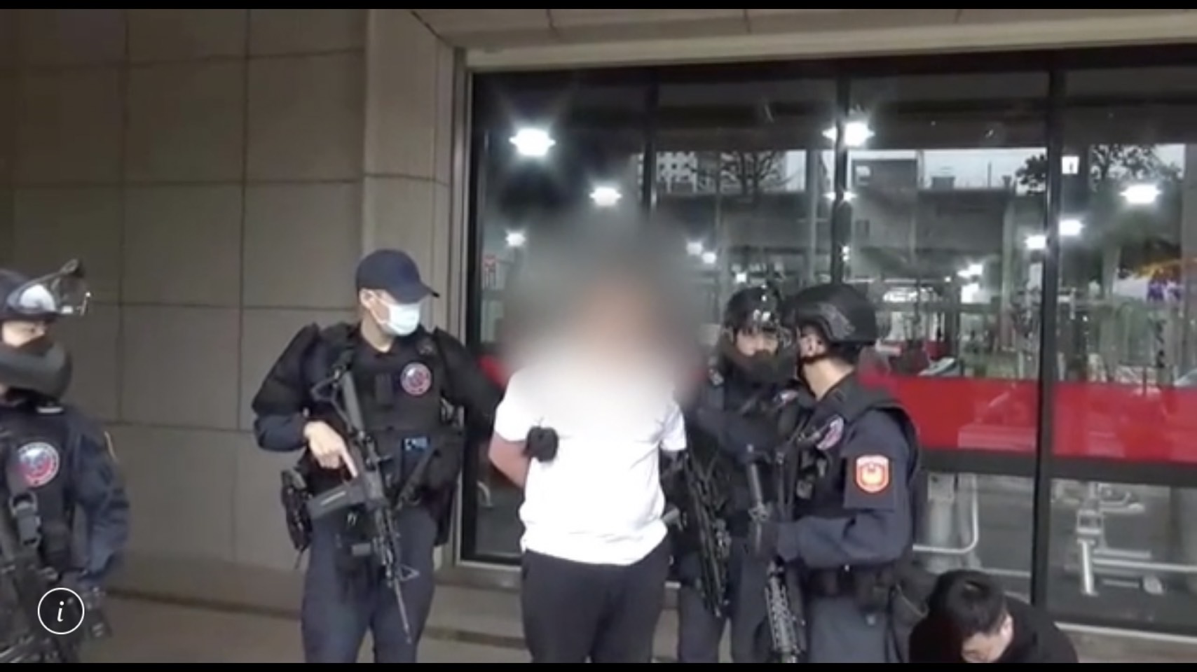 鄭男訊後被依違反《槍砲彈藥刀械管制條例》送辦。（翻攝畫面）