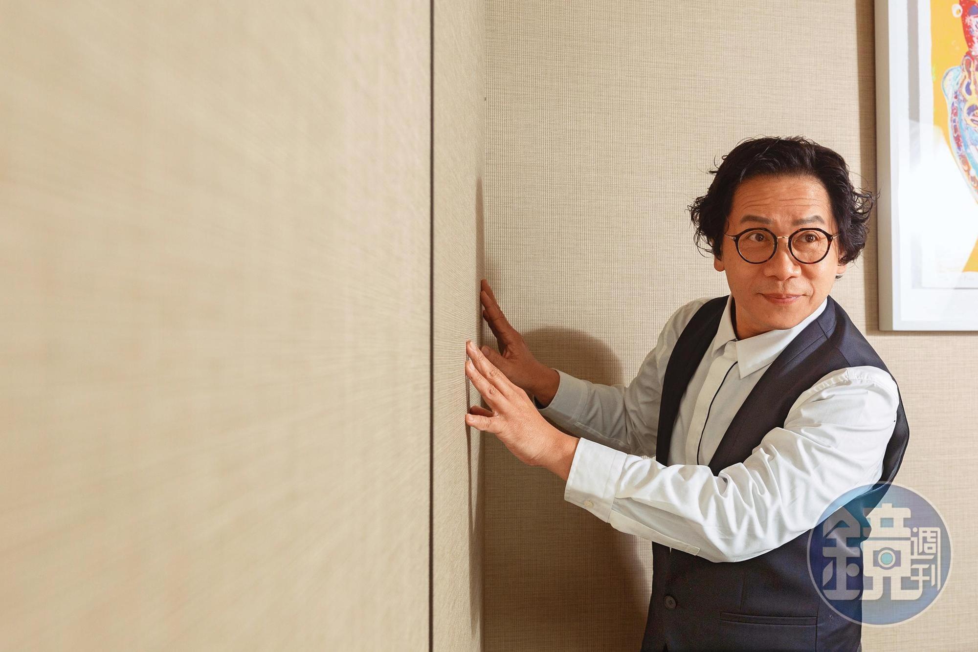 許傑輝年輕時端過盤子和當管家，經過演藝圈淬鍊後，更珍惜每次都盡力、時刻種善緣，不管當老師、當農夫或表演，他堅持都要是最好的服務。