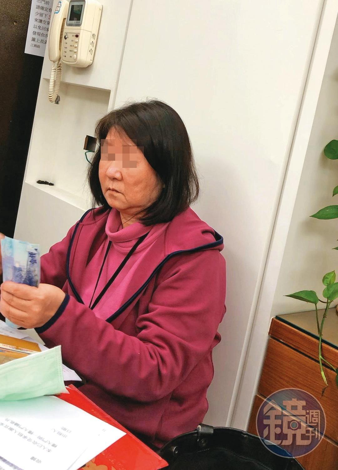 因沒有掌握A小姐的違規證據，汪姓女房東（圖）只能退還押金。（讀者提供）