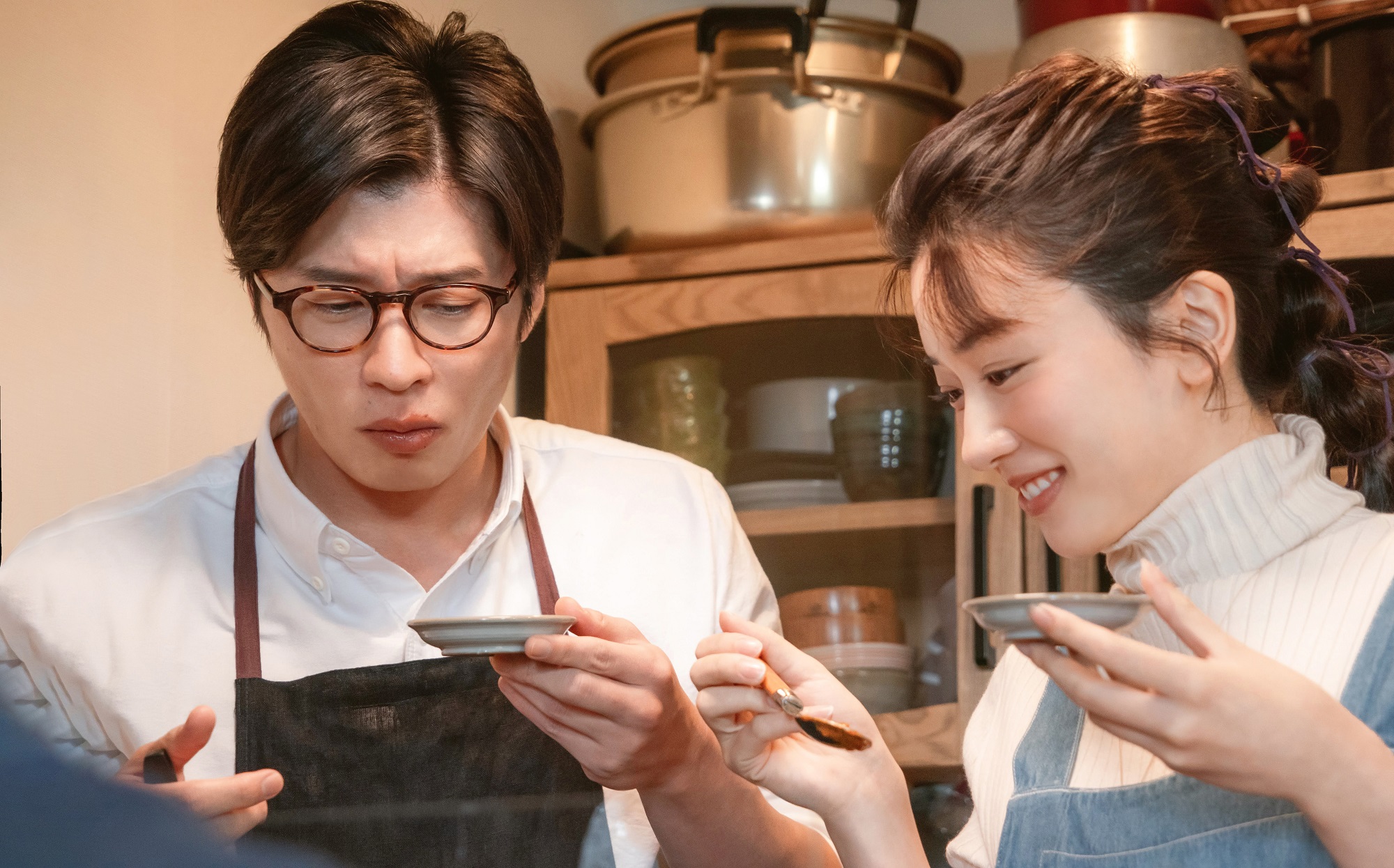 永野芽郁與田中圭在《接棒家族》是沒有血緣的父女。(車庫娛樂提供)