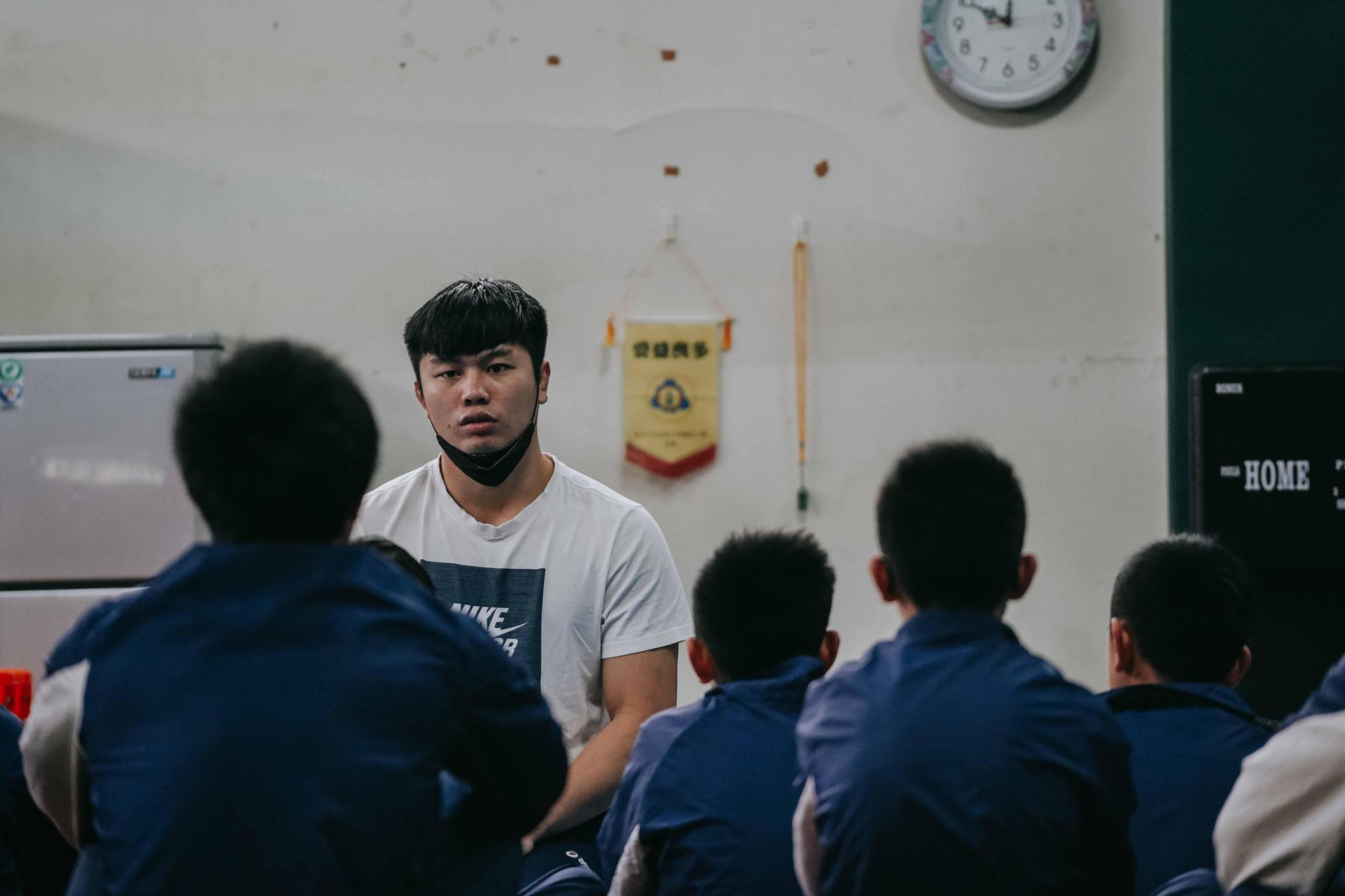 出身馬祖角力隊的金牌選手王明亮,選擇回大家鄉傳承。(文總提供)