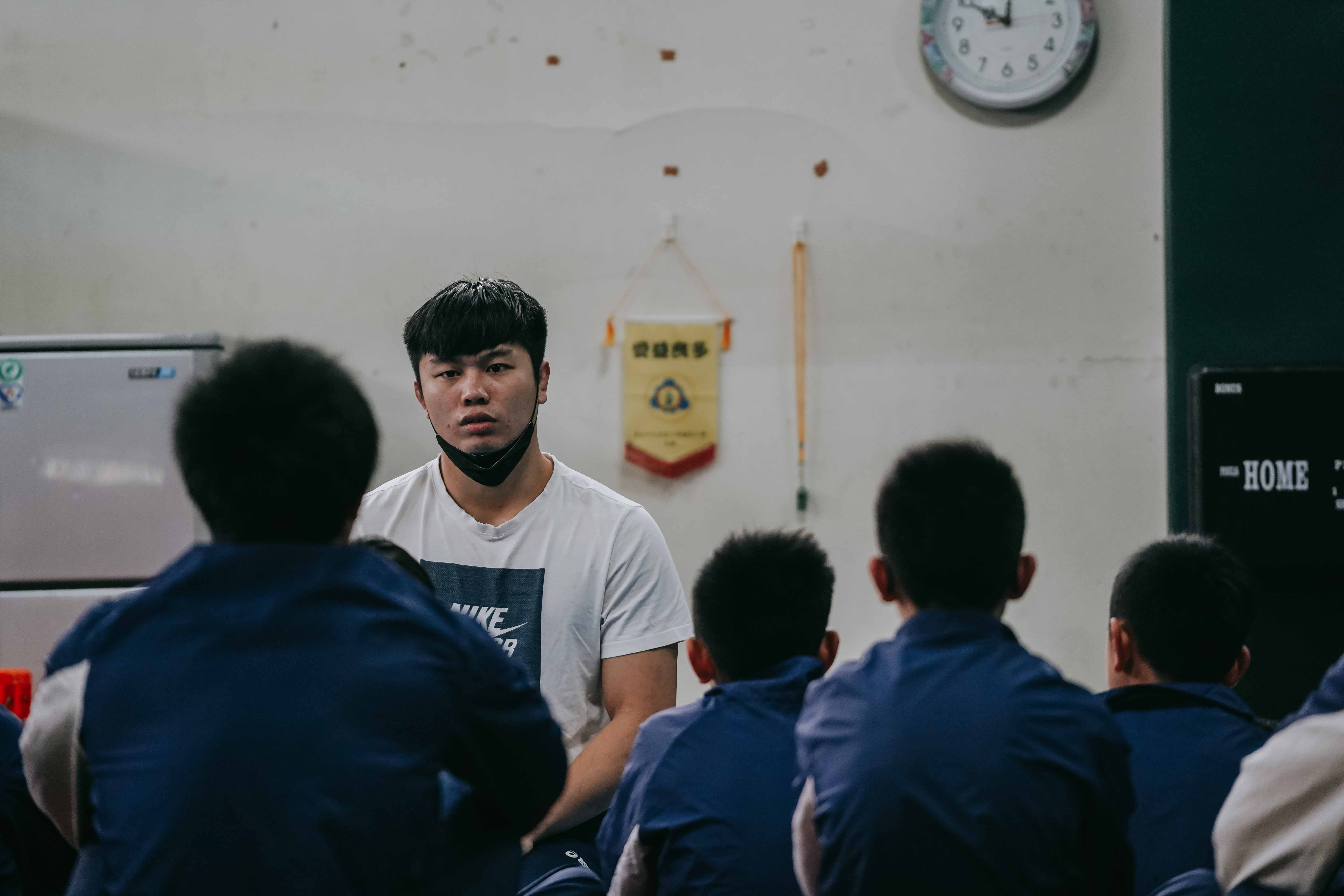 出身馬祖角力隊的金牌選手王明亮，選擇回大家鄉傳承。（文總提供）