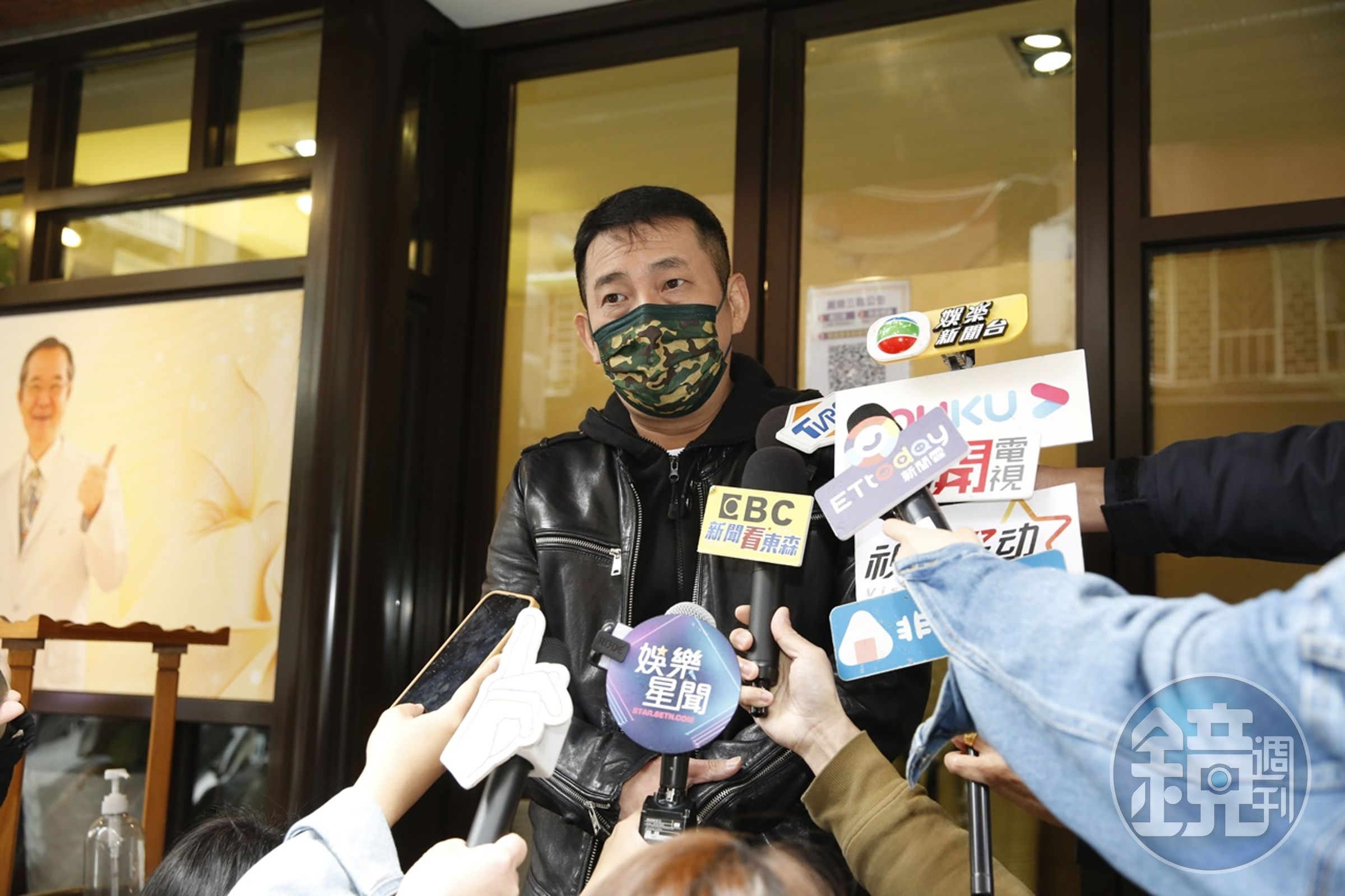 屈中恆接連送走明金成和巴哥哥，直呼這什麼年月。