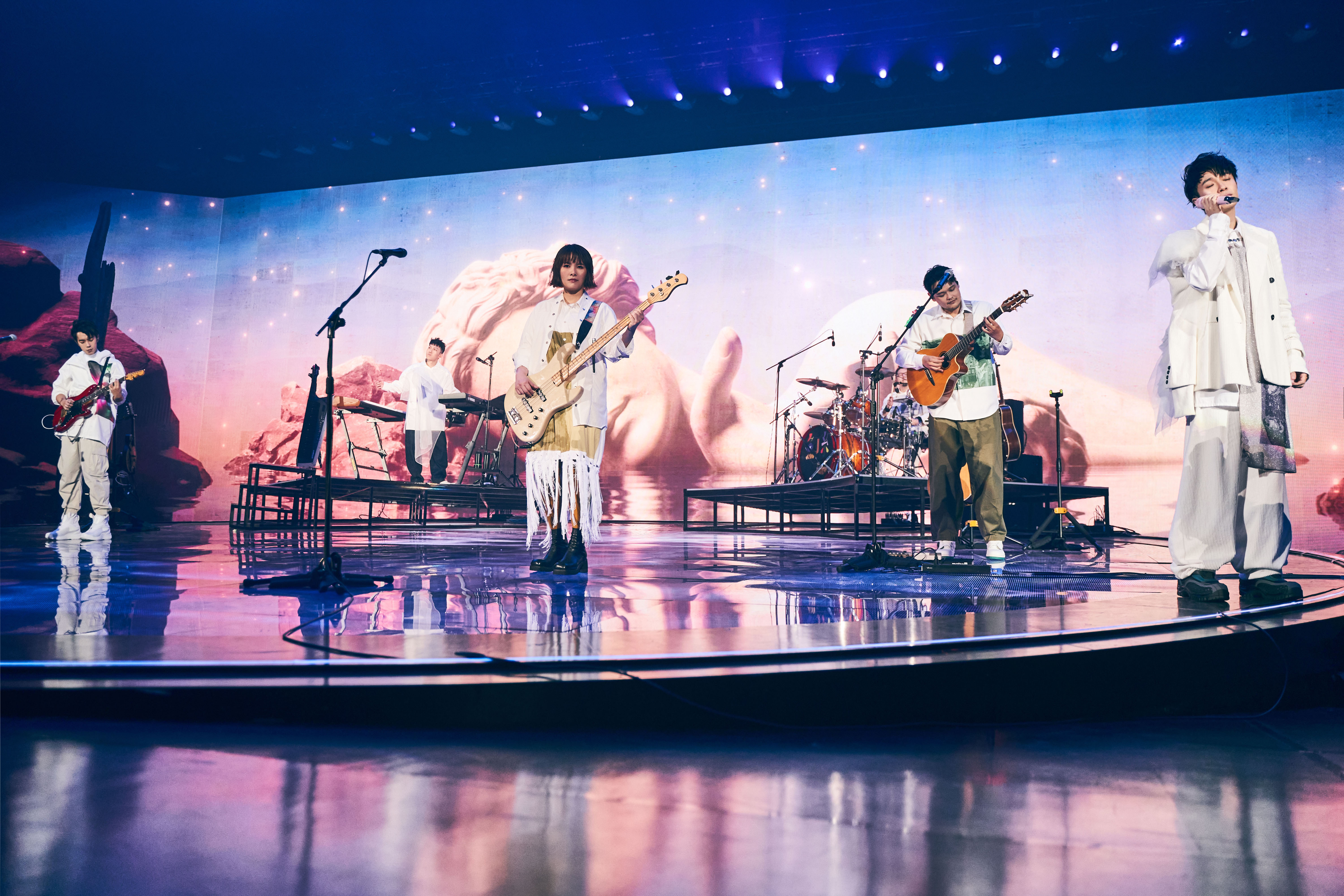 魚丁糸登小巨蛋舉辦《池堂影夜》演唱會。（環球提供）