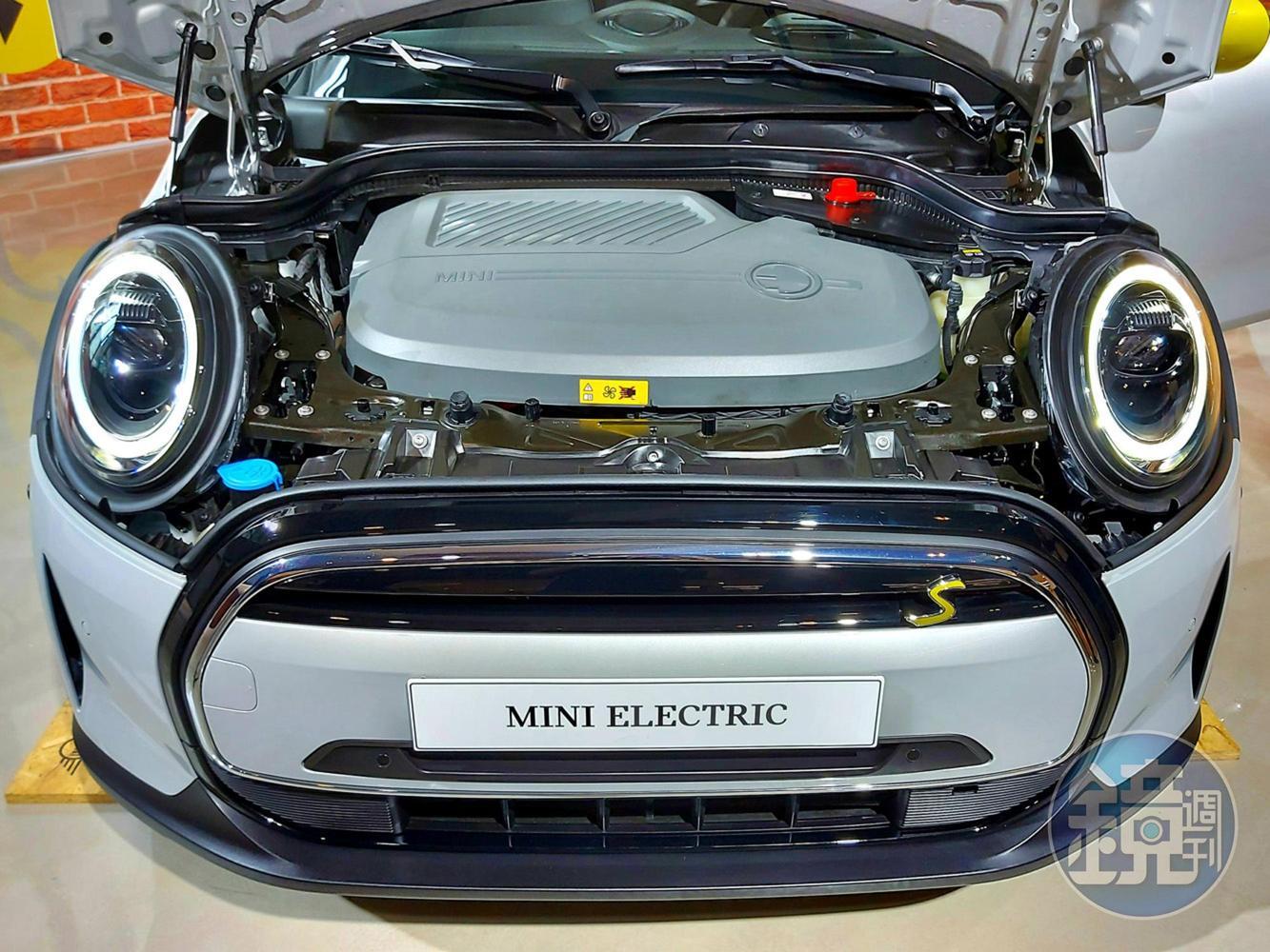 MINI Electric電動車由MINI發源地－英國牛津工廠製造，搭載0二氧化碳排放的純電馬達驅動前輪，擁有最大184匹馬力、最高270Nm扭力、時速0-100公里加速7.3秒的強勁輸出。