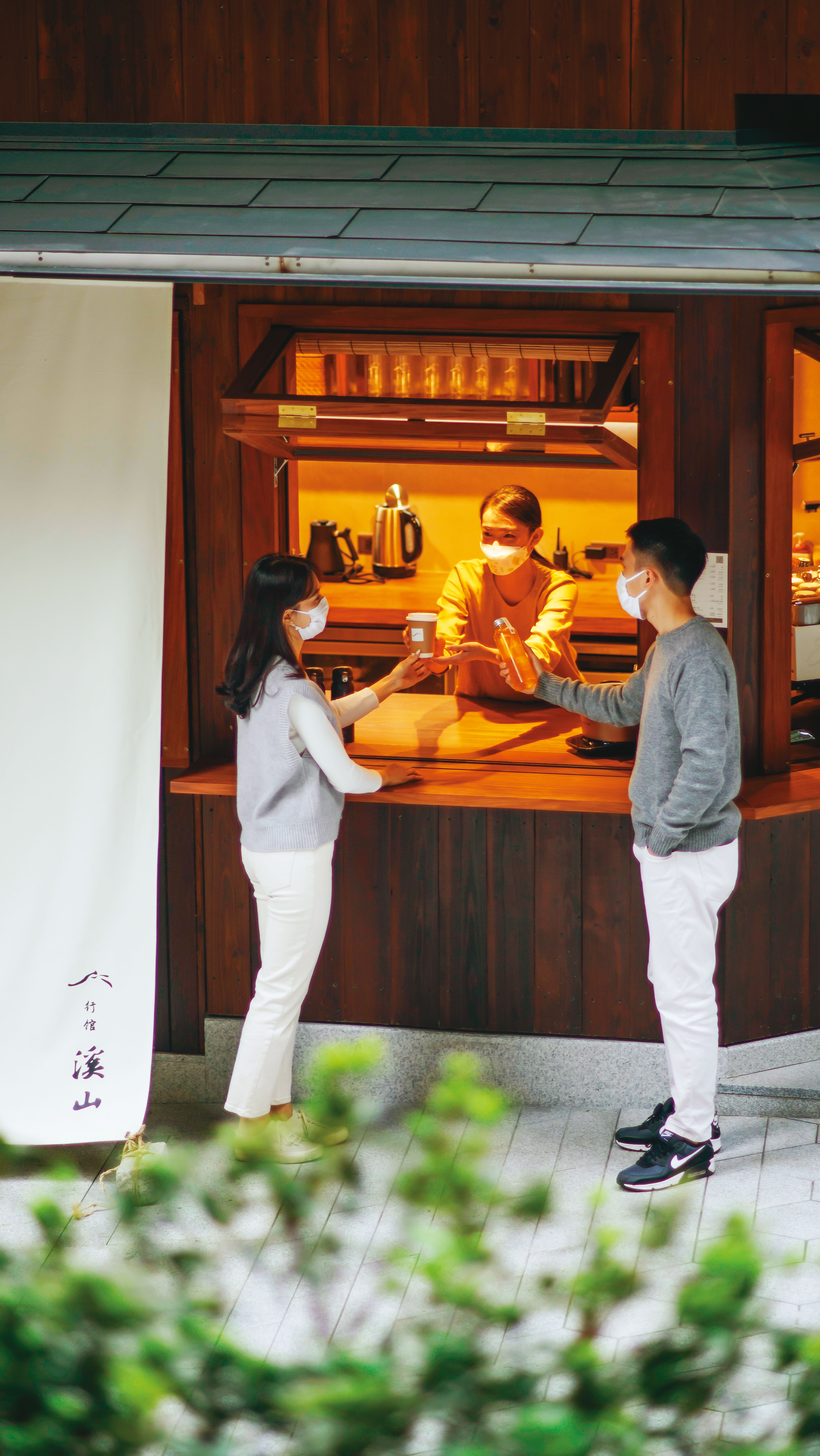 溪山行館設有溪山小舖,空姐咖啡是蔡其建首推。(寶元紀提供)