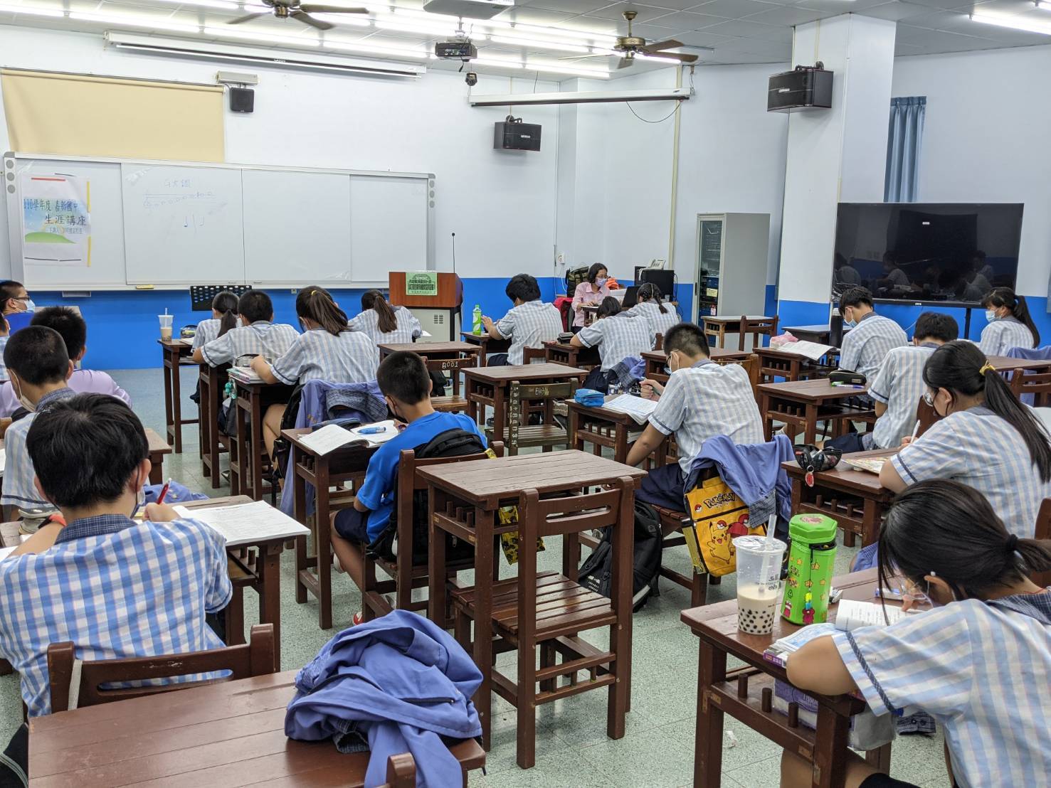 麗彤集團贊助嘉義縣六校晚自習經費，圖為嘉新國中