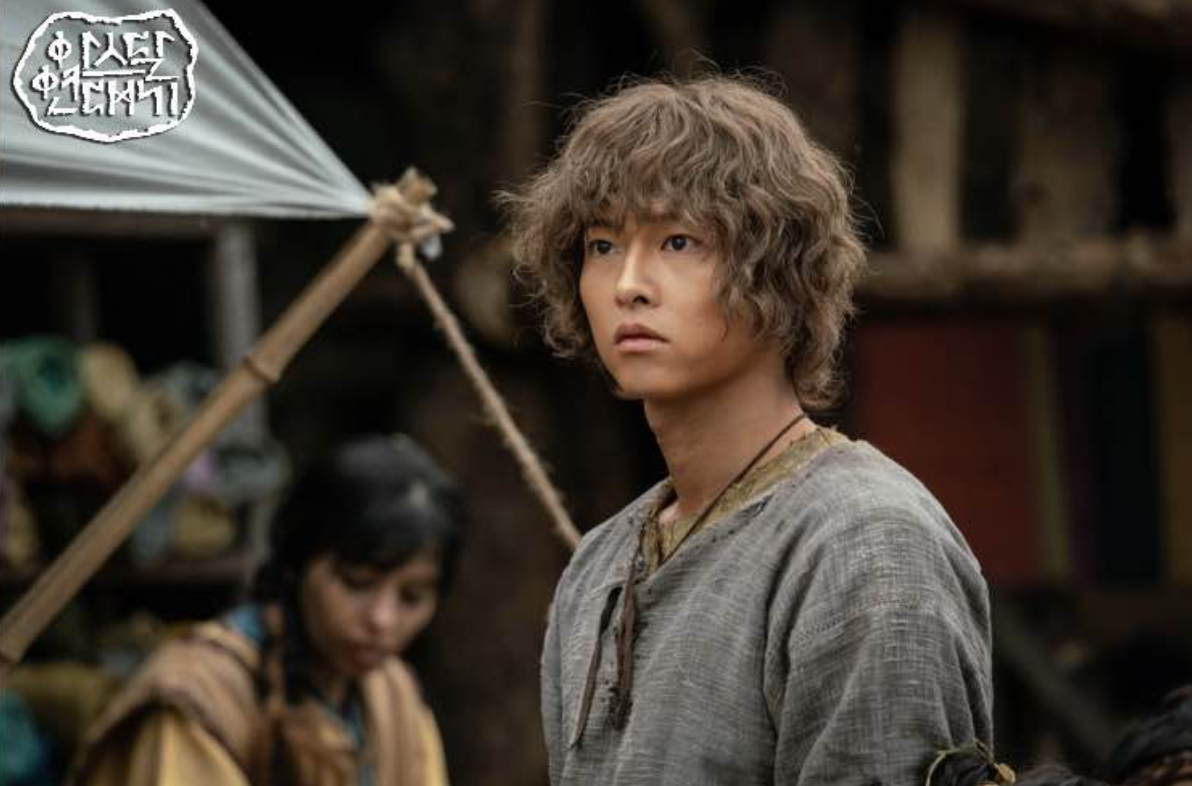宋仲基主演的《阿斯達年代記》斥資13.6億元台幣製作,但當時在韓國的收視率不如預期。(翻攝自官網)