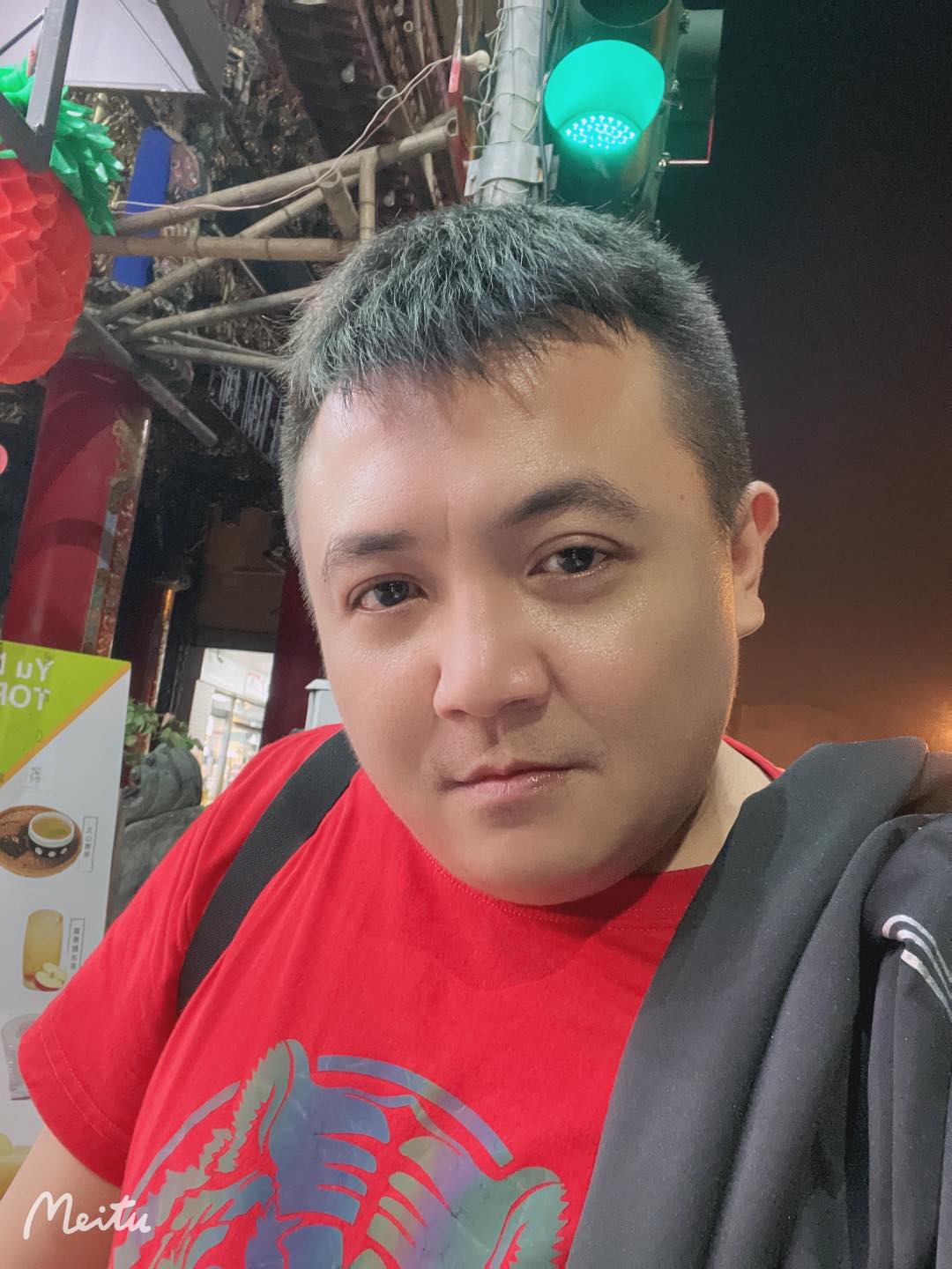 高盟傑被爆出欠債百萬不還，傳出隋棠也借了他12萬元，現將重心轉往直播界發展。（翻攝自高盟傑臉書）