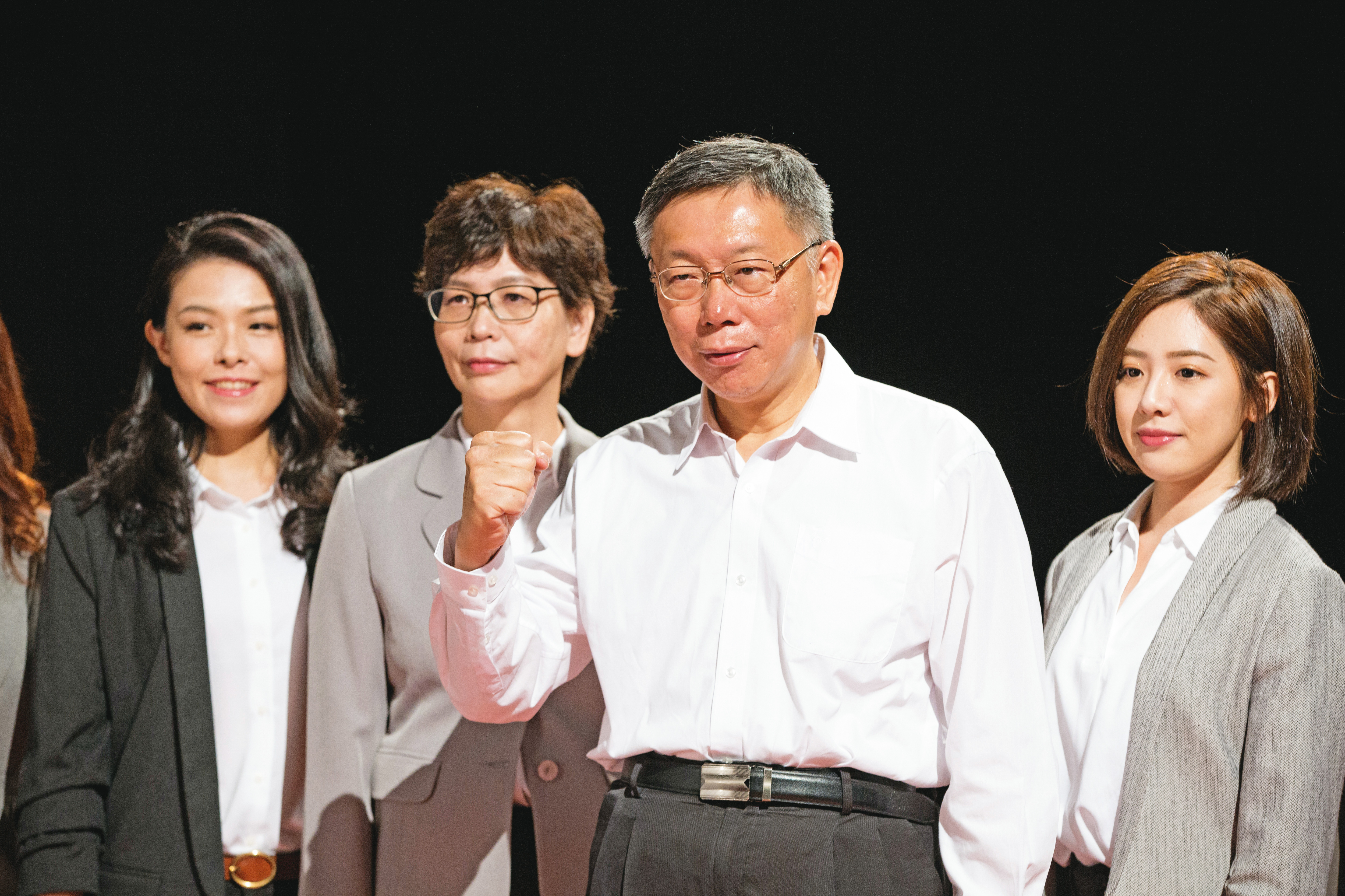 民眾黨籍立法委員蔡壁如（左2）表示，餘生最大的願望，就是送柯文哲（右2）進總統府。