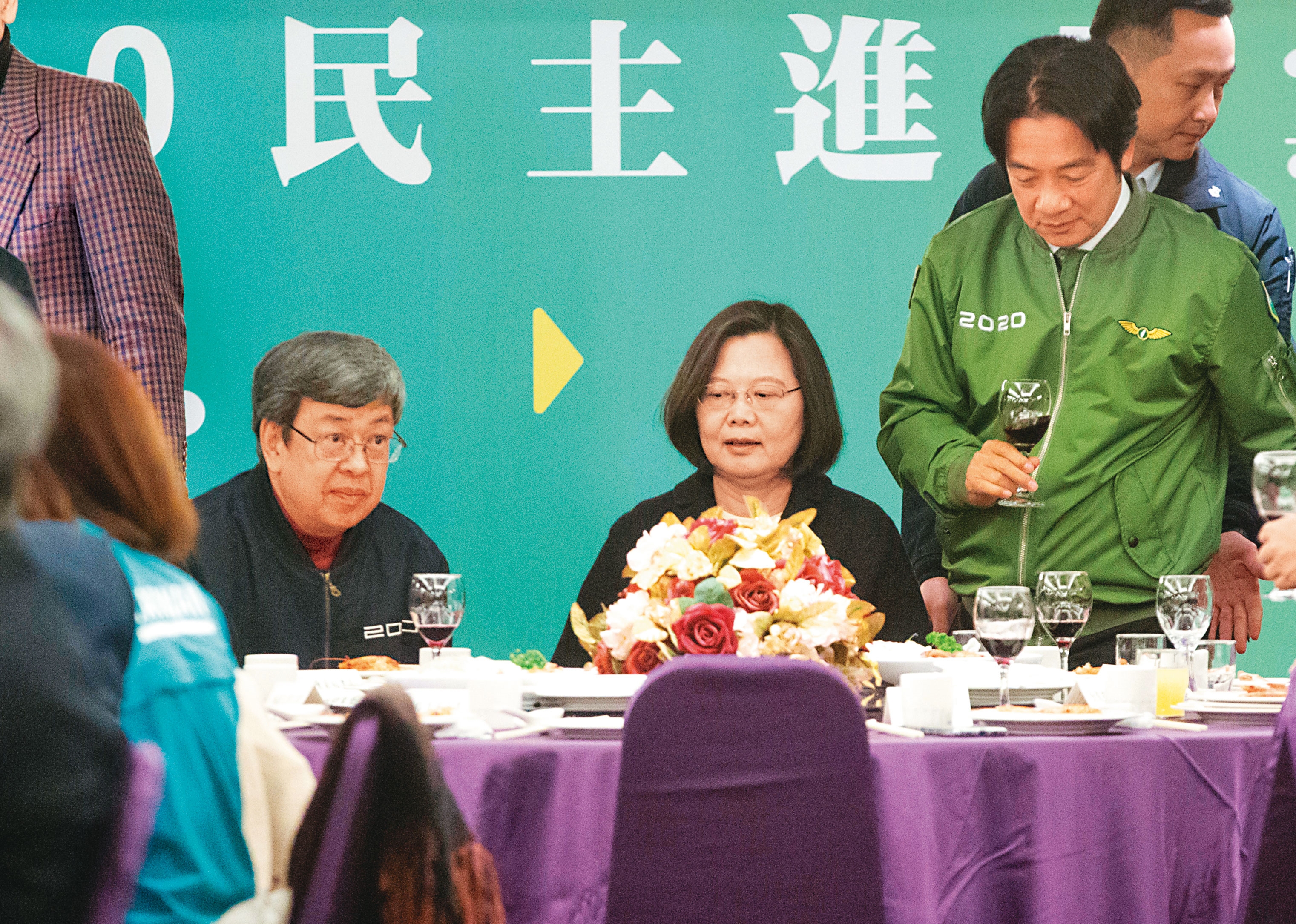 陳建仁與小英默契十足，被認為是延續小英路線不二人選，未來甚至有潛力成為英系力拱的黨魁或總統接班人選。