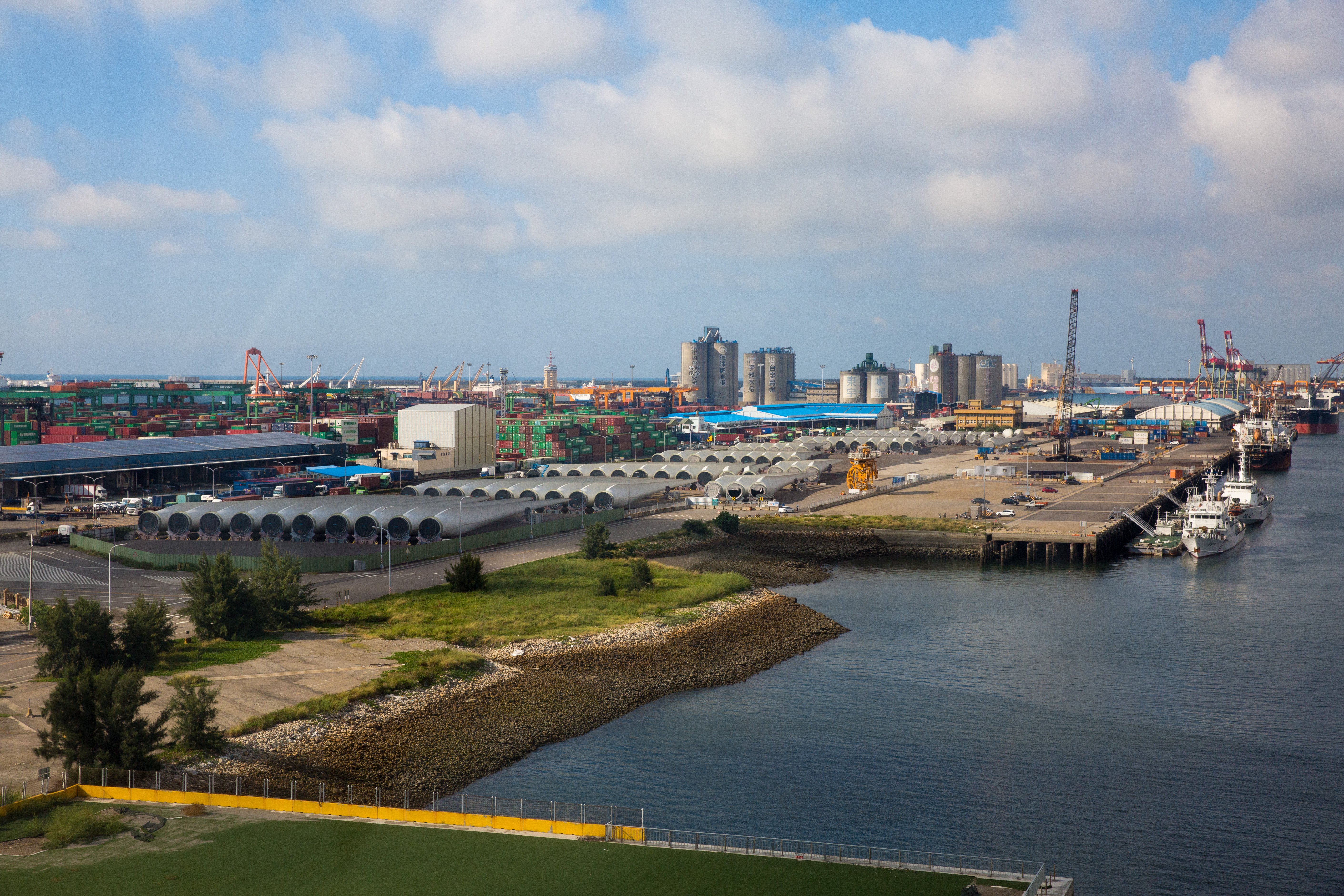 台中港爆出外籍散裝船「和富輪」有12名船員確診，所幸無台中市內之足跡。（本刊資料照）