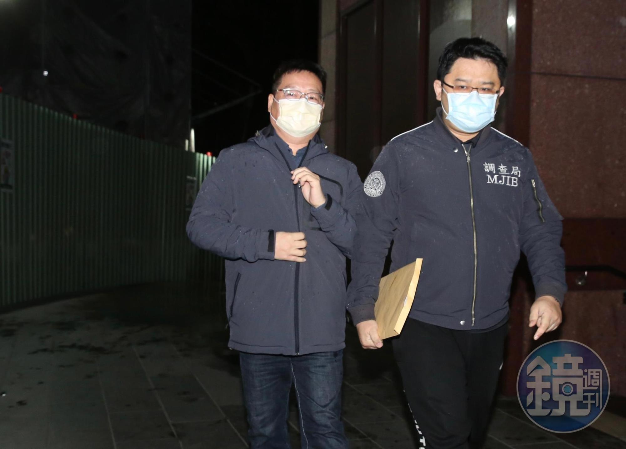 郭人杰（左）訊後以40萬元交保。