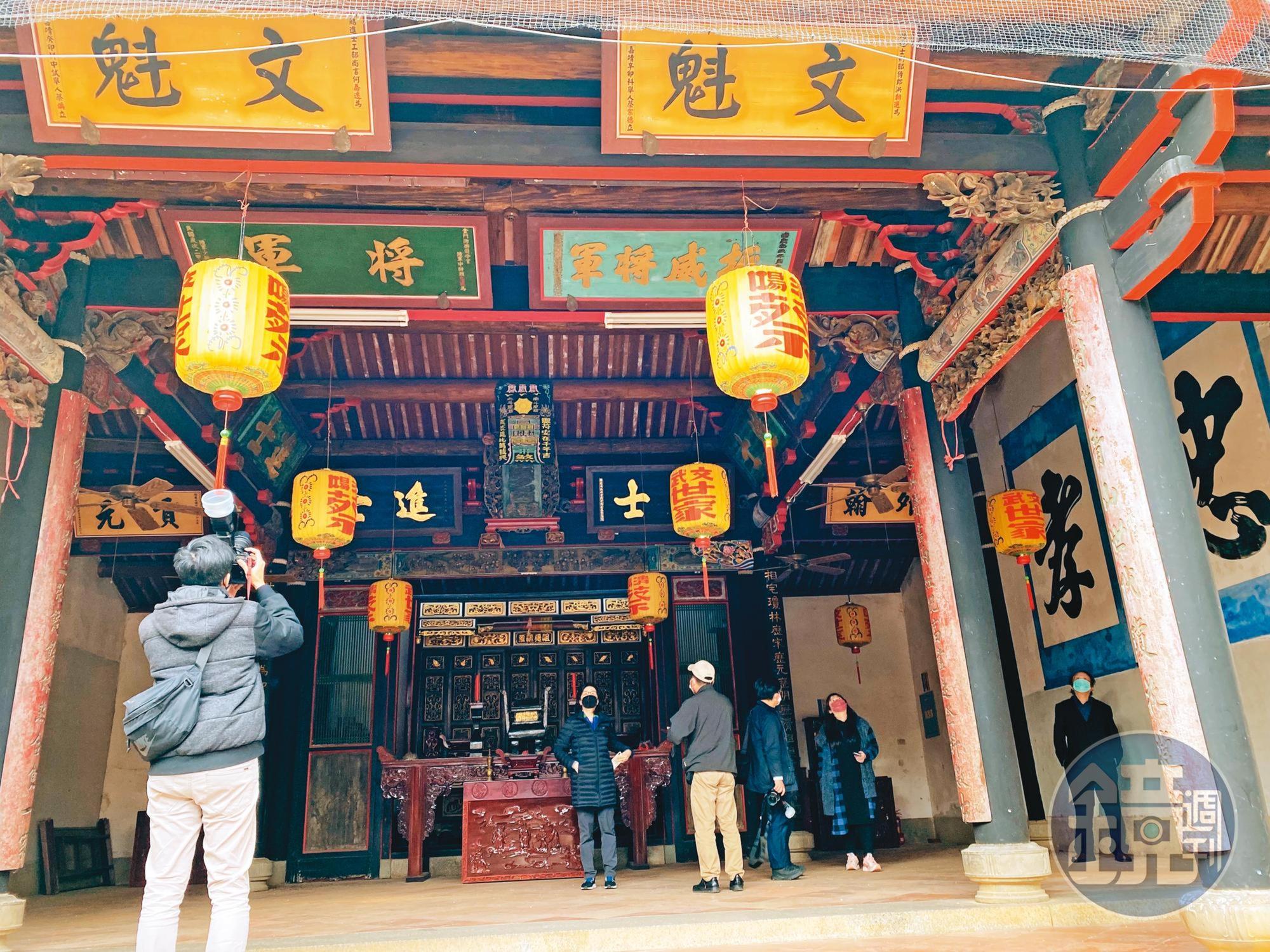 此次金門行由閩南文化博士陳成基負責導覽，參訪不少家廟、宗祠。