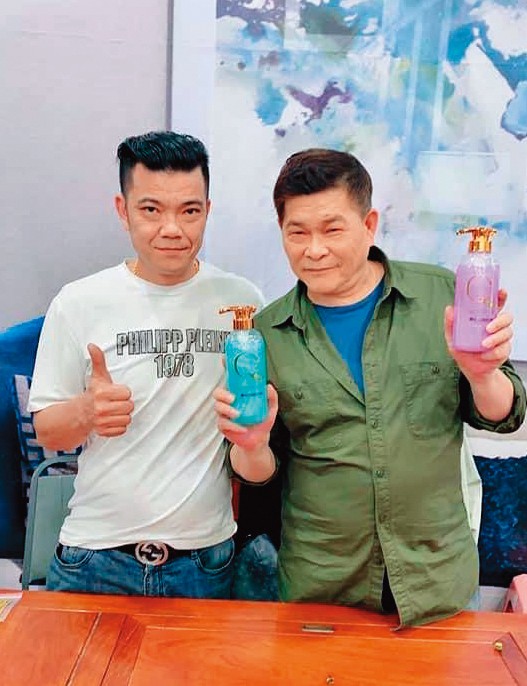 之前王三郎曾與澎恰恰(右)合作,可見他在演藝圈中也有人脈,而且就算對方欠債上億也願給機會。(翻攝自王三郎來了臉書)