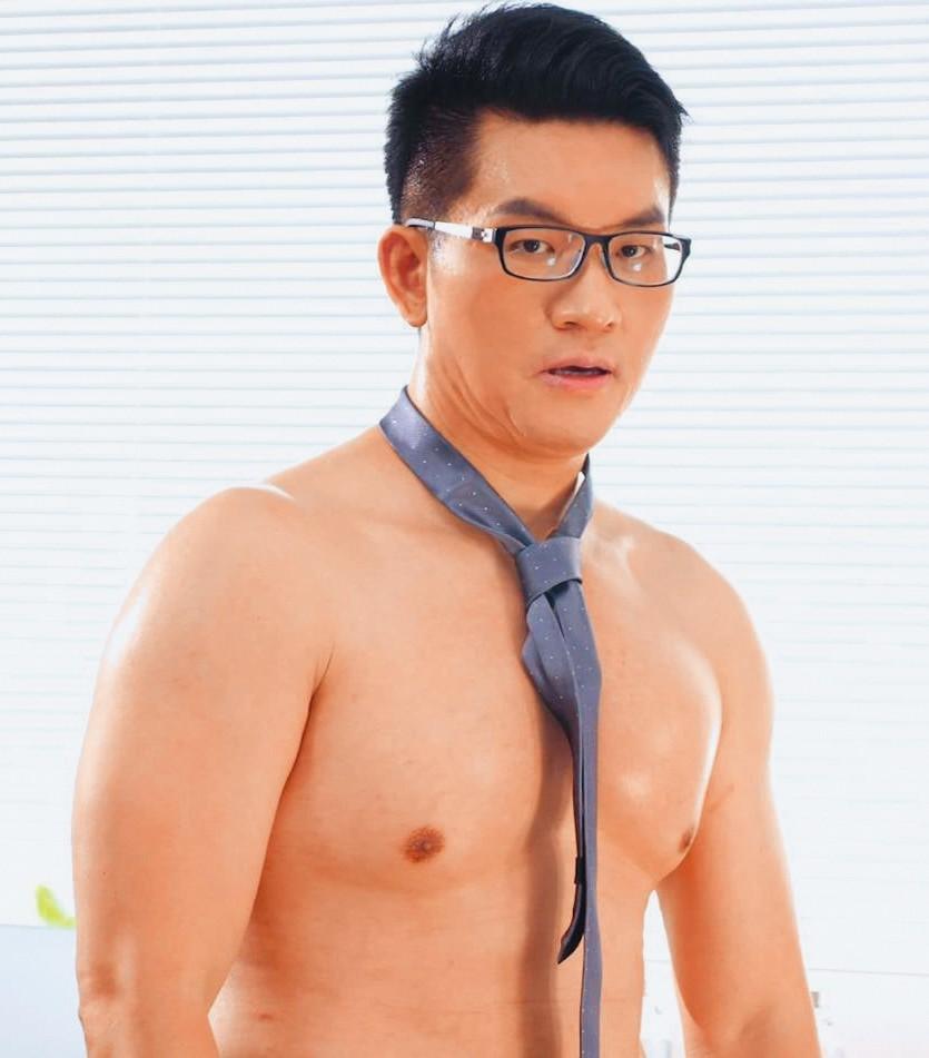 童仲彥卸任市議員後，大推成立合法性交易專區，並且身體力行投入色情產業工作，當過AV男優。（翻攝自童仲彥臉書）