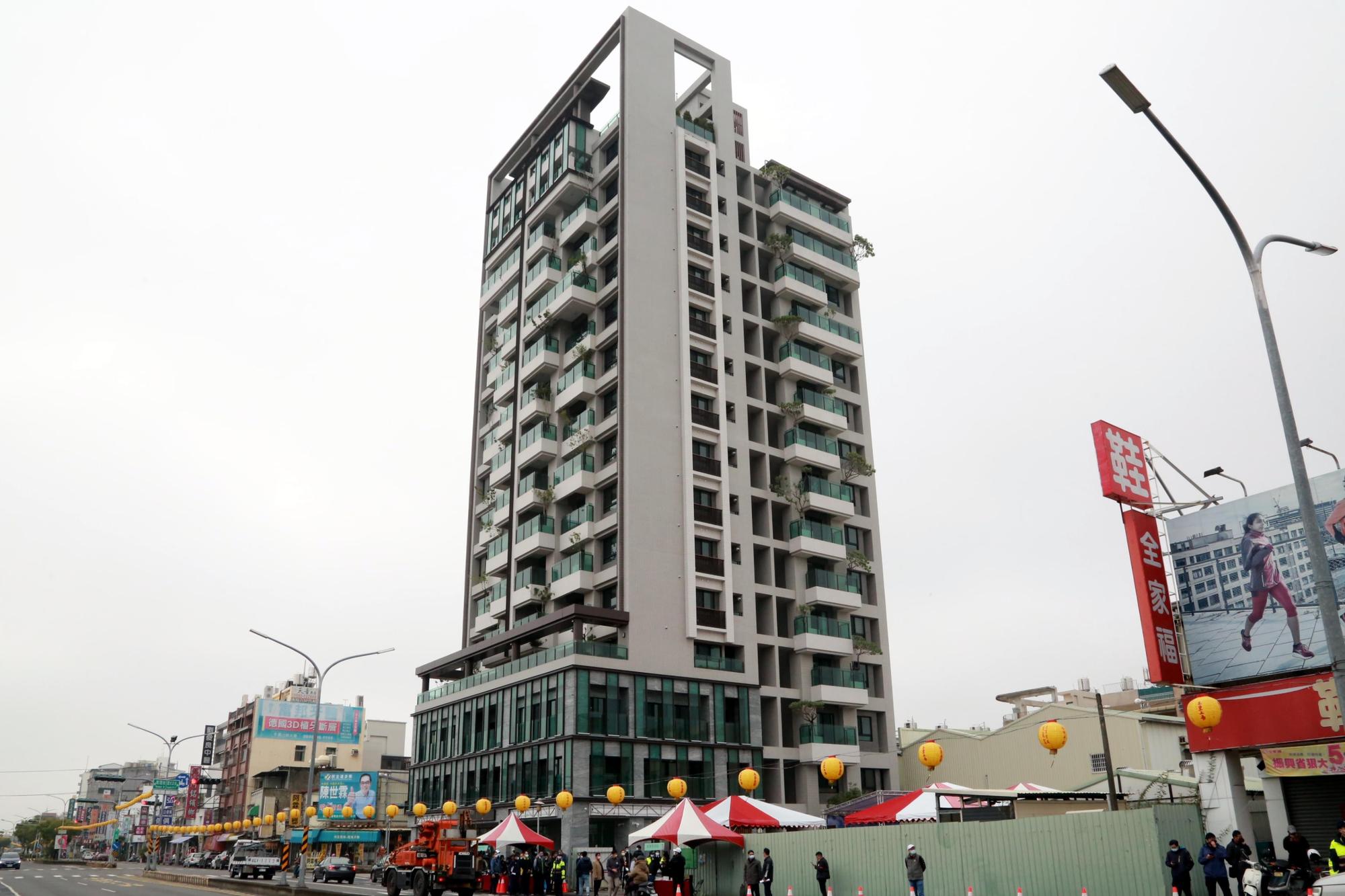 台南市維冠大樓原址重建，今以「出雲居」舉行謝土落成典禮。（台南市政府提供）