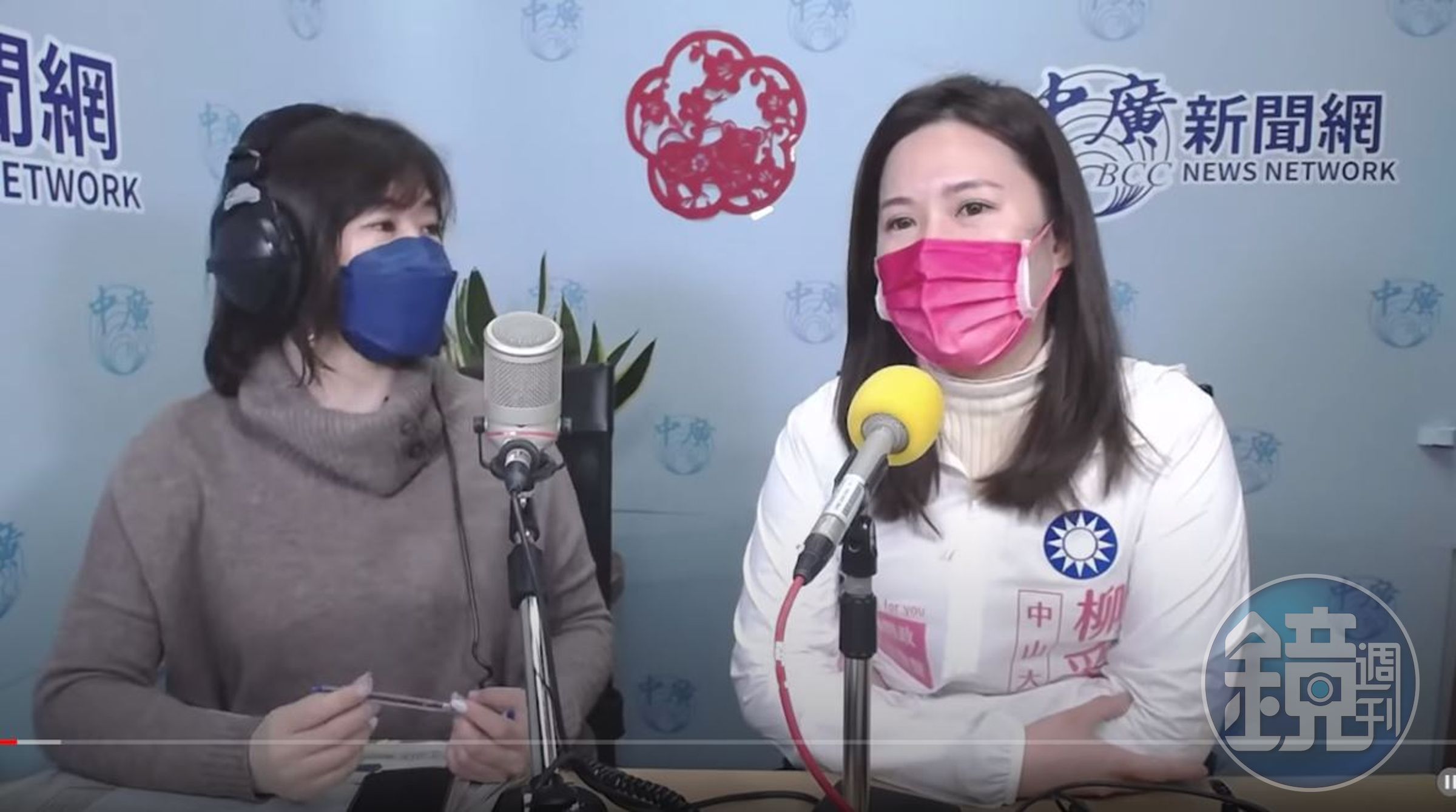 柳采葳（右）上廣播節目與王淺秋對談。（翻攝觀點YouTube頻道）