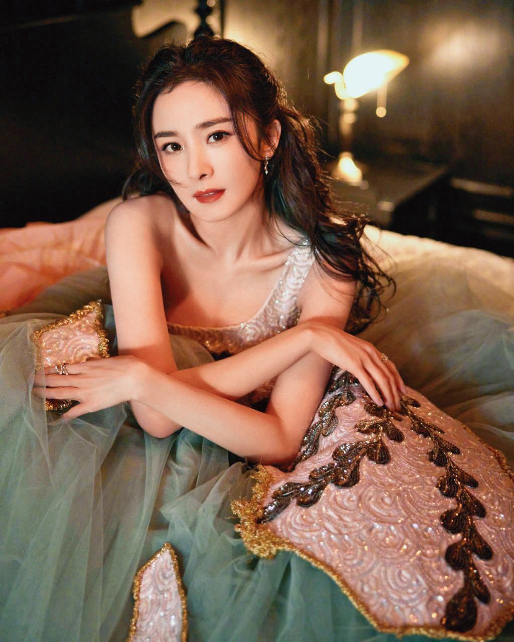 楊冪與魏大勛的姊弟戀傳出分手，而且之前也沒承認。（翻攝楊冪微博）