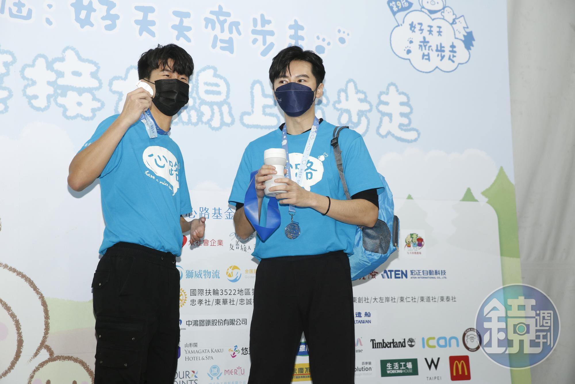 李國毅(右)與帕運國手方振宇首度公益合體,為心路基金會「第九屆好天天齊步走」代言。
