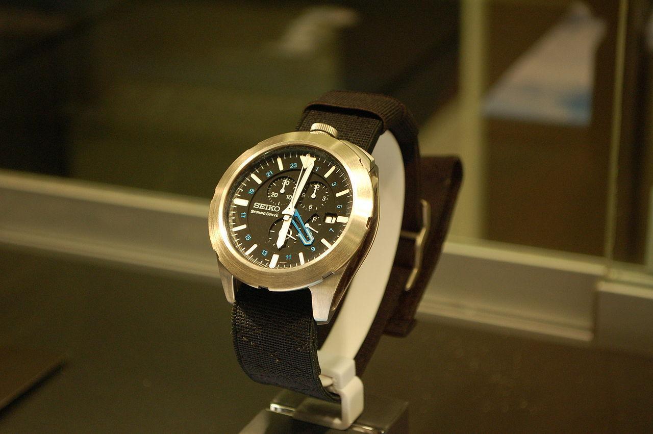 2008年SEIKO的Spring Drive Spacewalk,是自費參與太空任務的Richard Garriott,找上SEIKO研發的款式,後來也推出市售的限量版本。