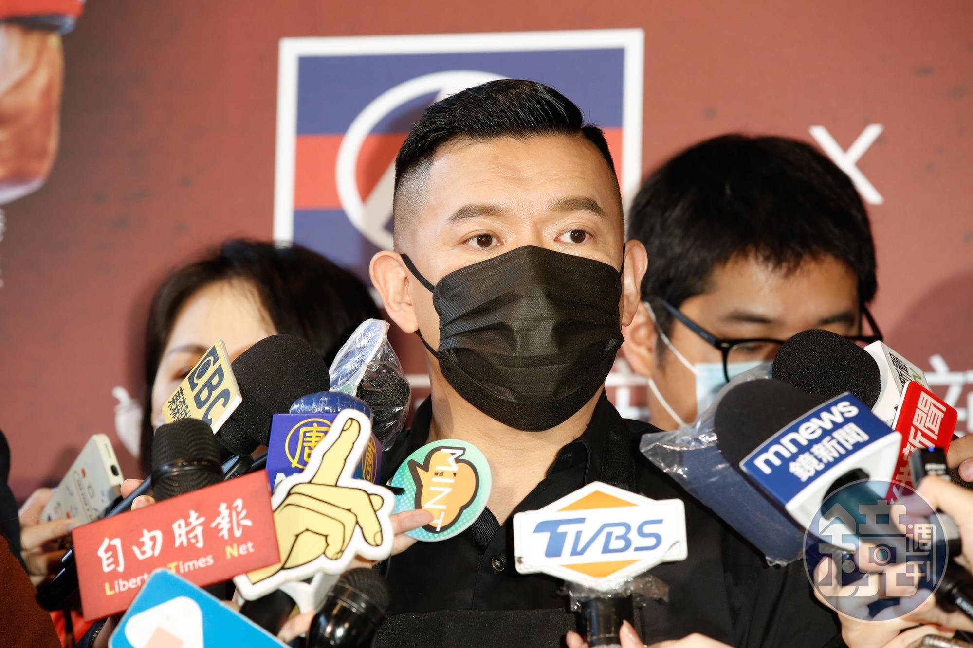 杜汶澤在記者會上透露已領有台灣身份證,是台灣人。