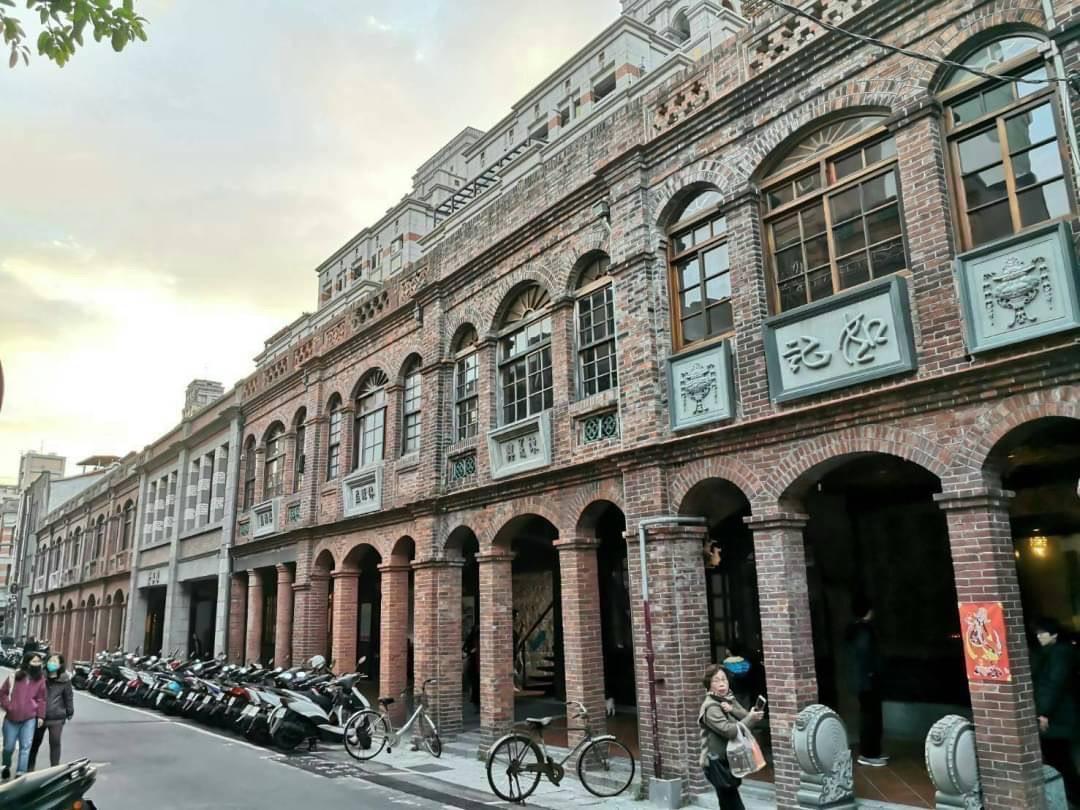台北車站旁、五鐵共構的台北天成大飯店，環島專案平日入住加贈大稻埕走讀導覽。（天成飯店集團）