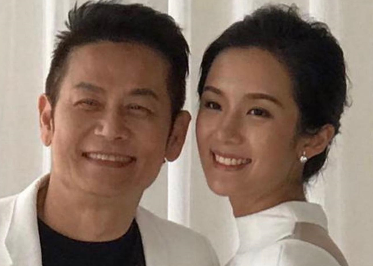 徐乃麟在臉書PO出和女兒合照，宣布自己當阿公了。（翻攝自徐乃麟臉書）