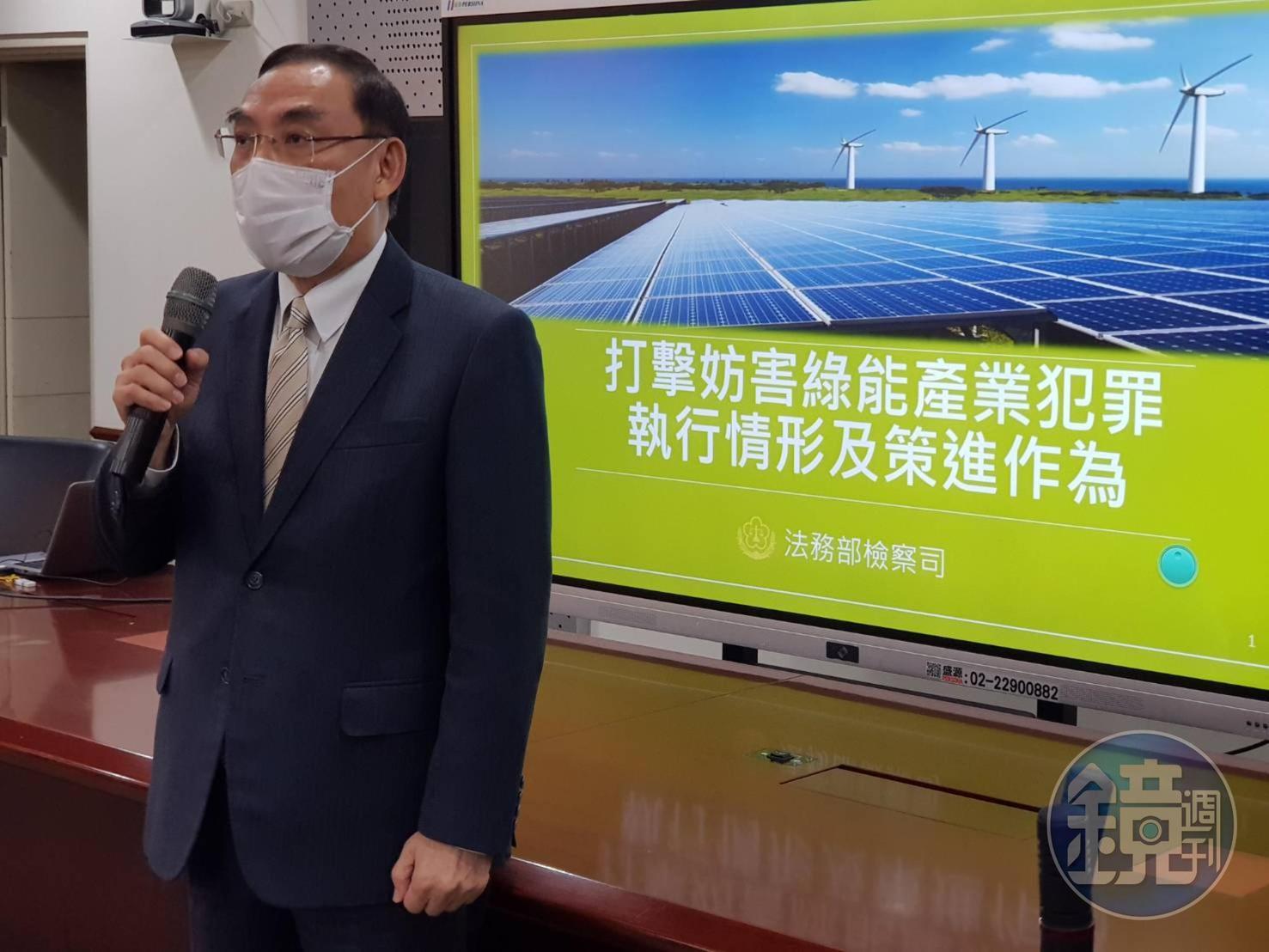 法務部長蔡清祥表示，絕無刻意不執行死刑或擺著不處理的問題，對於法院不判死，他尊重法院對個案審酌，法務部執行死刑令均依法處理。