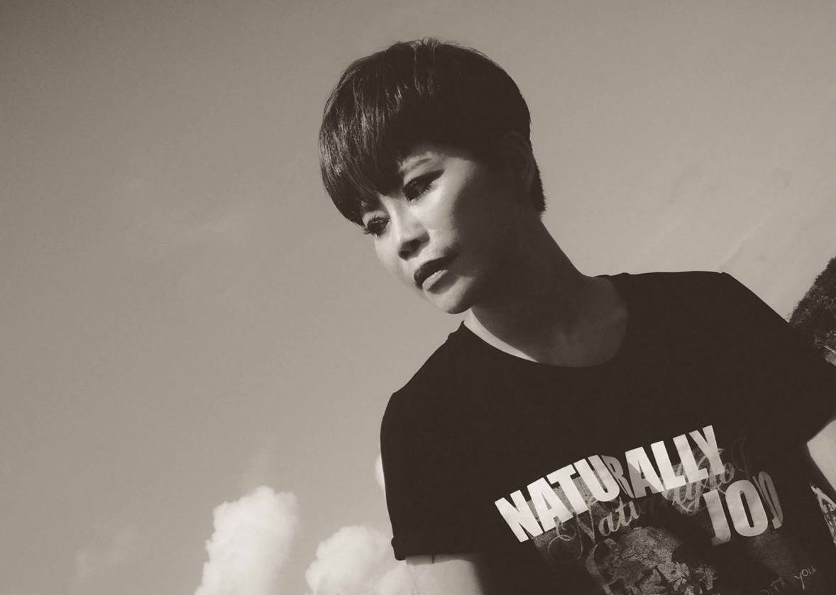 詹雅雯日前上節目時透露，14歲時在工廠當女工，長期接觸化學漂白劑及硫磺，導致毒物殘留使腦部發生病變。（翻攝自詹雅雯臉書）