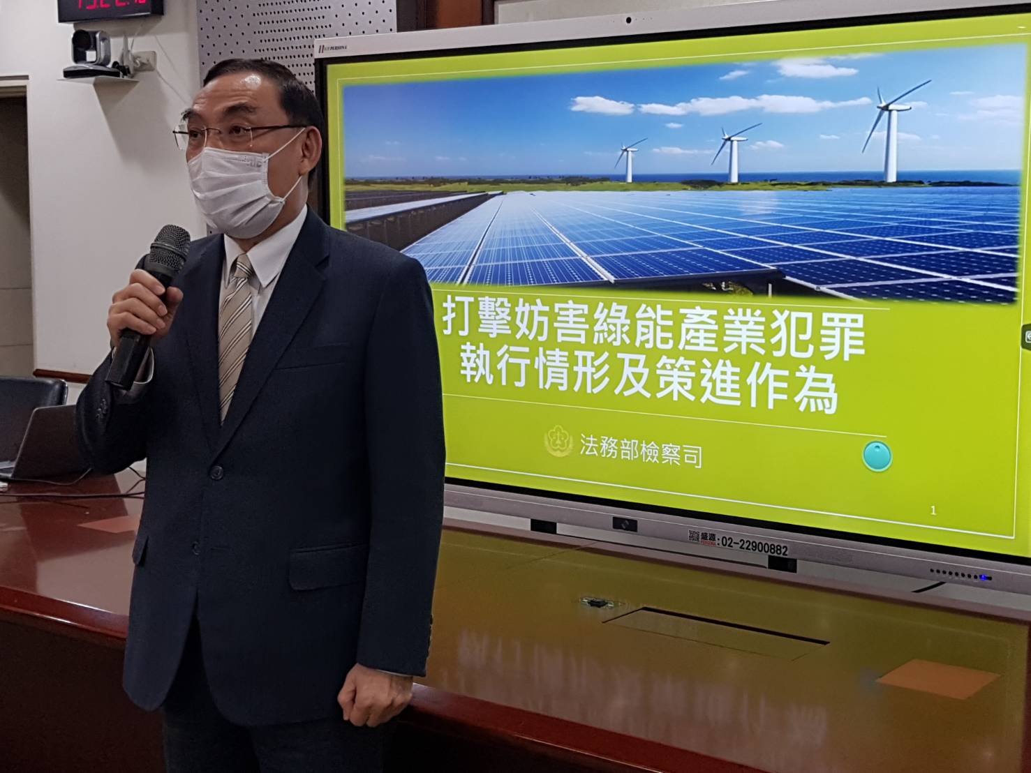 蔡清祥說，人生的價值不是用金錢來衡量，對於要離任的檢察官給予祝福，對於留下來奮戰的檢察官不隨波逐流，不追求金錢權位，他更要給予肯定。