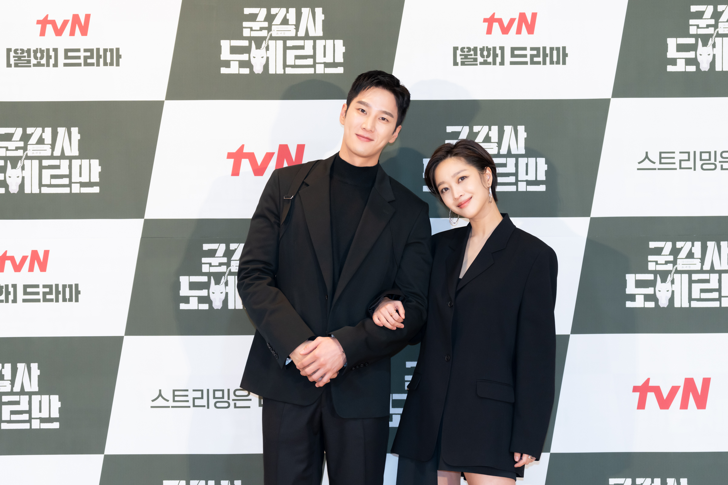 安普賢與曹寶兒合作新戲《軍檢察官多伯曼》，今出席記者會。（friDay影音提供）