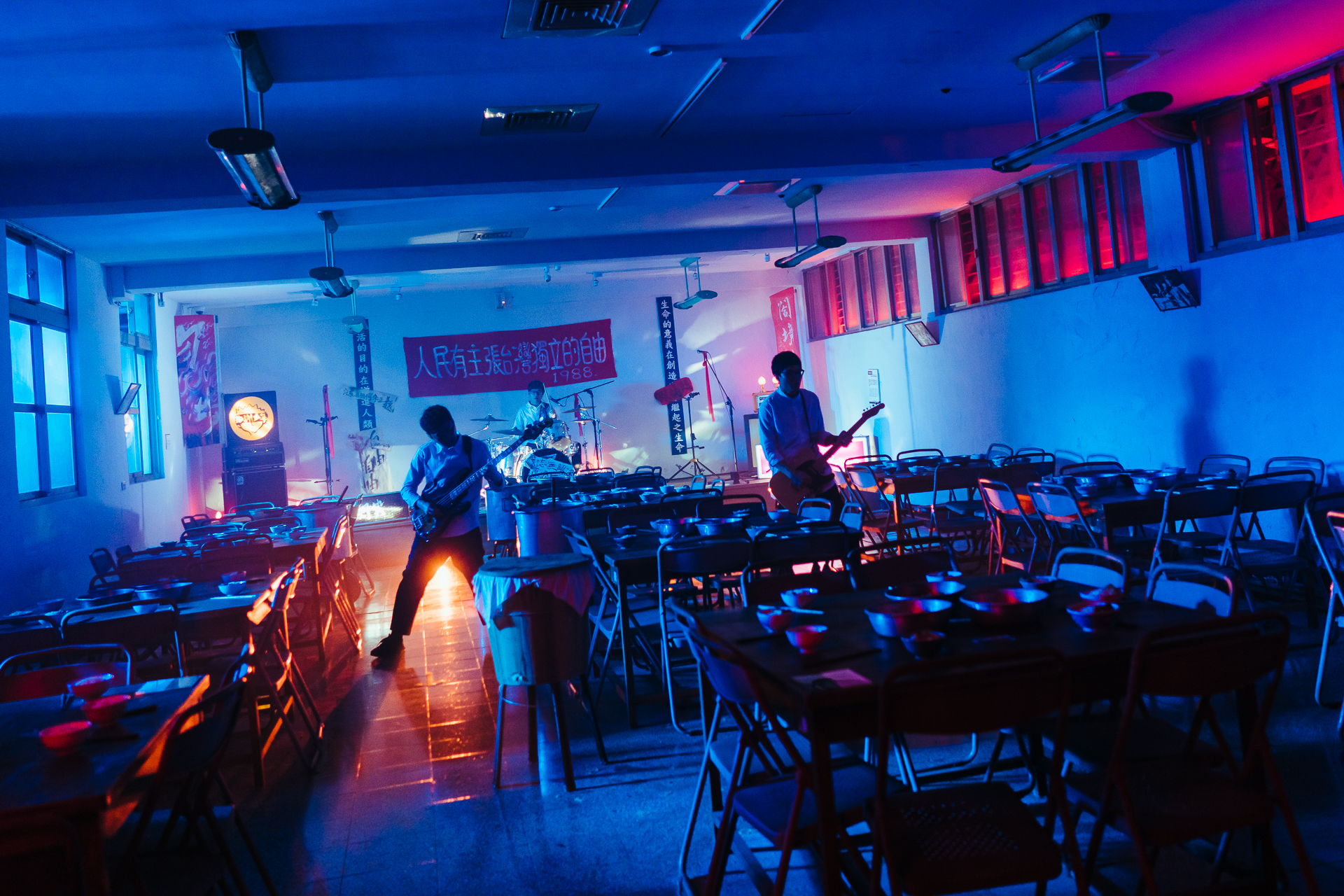 拍謝少年進國家人權博館拍攝〈出巡〉MV。(拍謝少年提供)