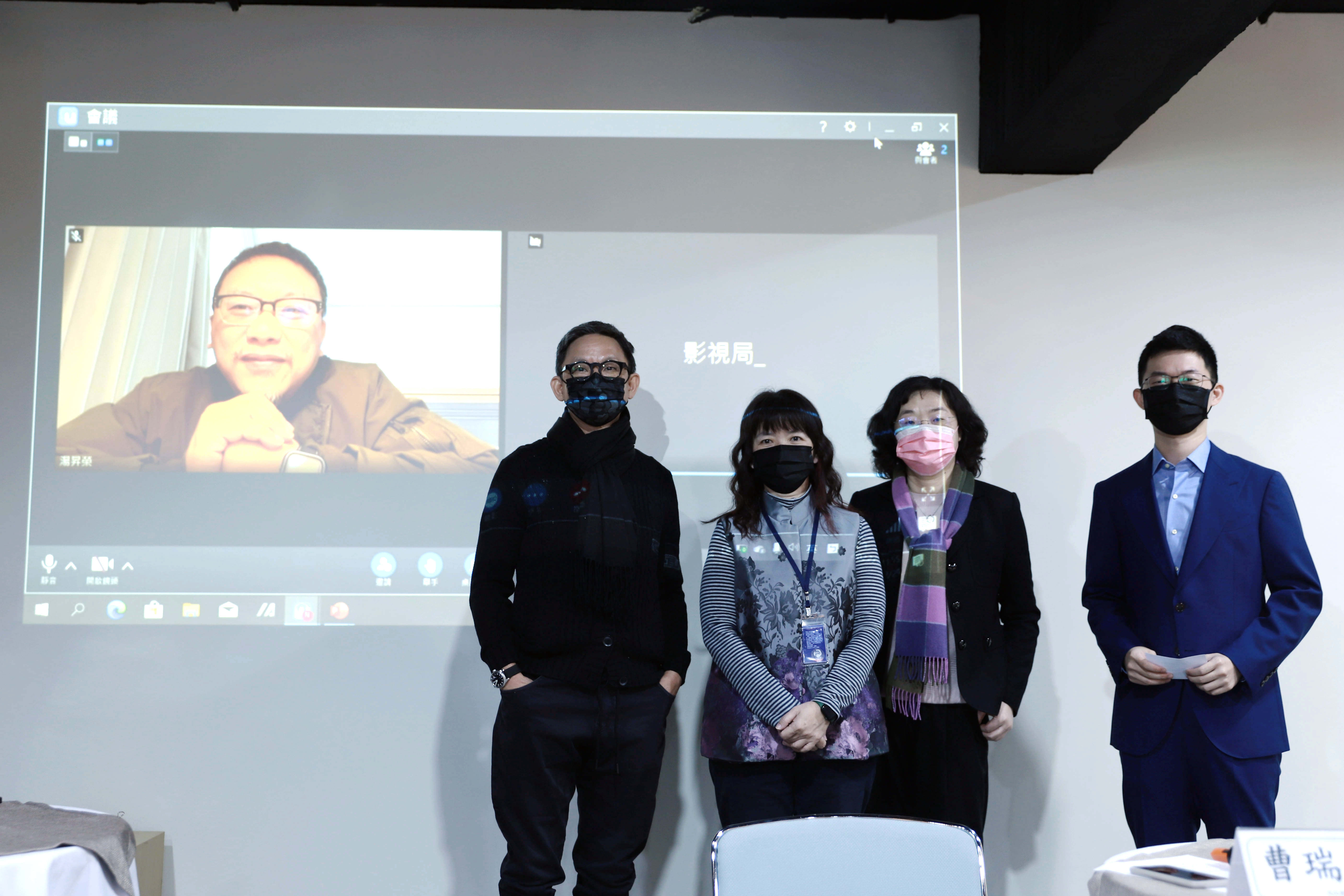 文化部今召開改革記者會，由文化部政務次長李靜慧（左2）、110年電視金鐘獎總召曹瑞原導演（左1）、特別獎委員湯昇榮總經理共同出席。（文化部提供）