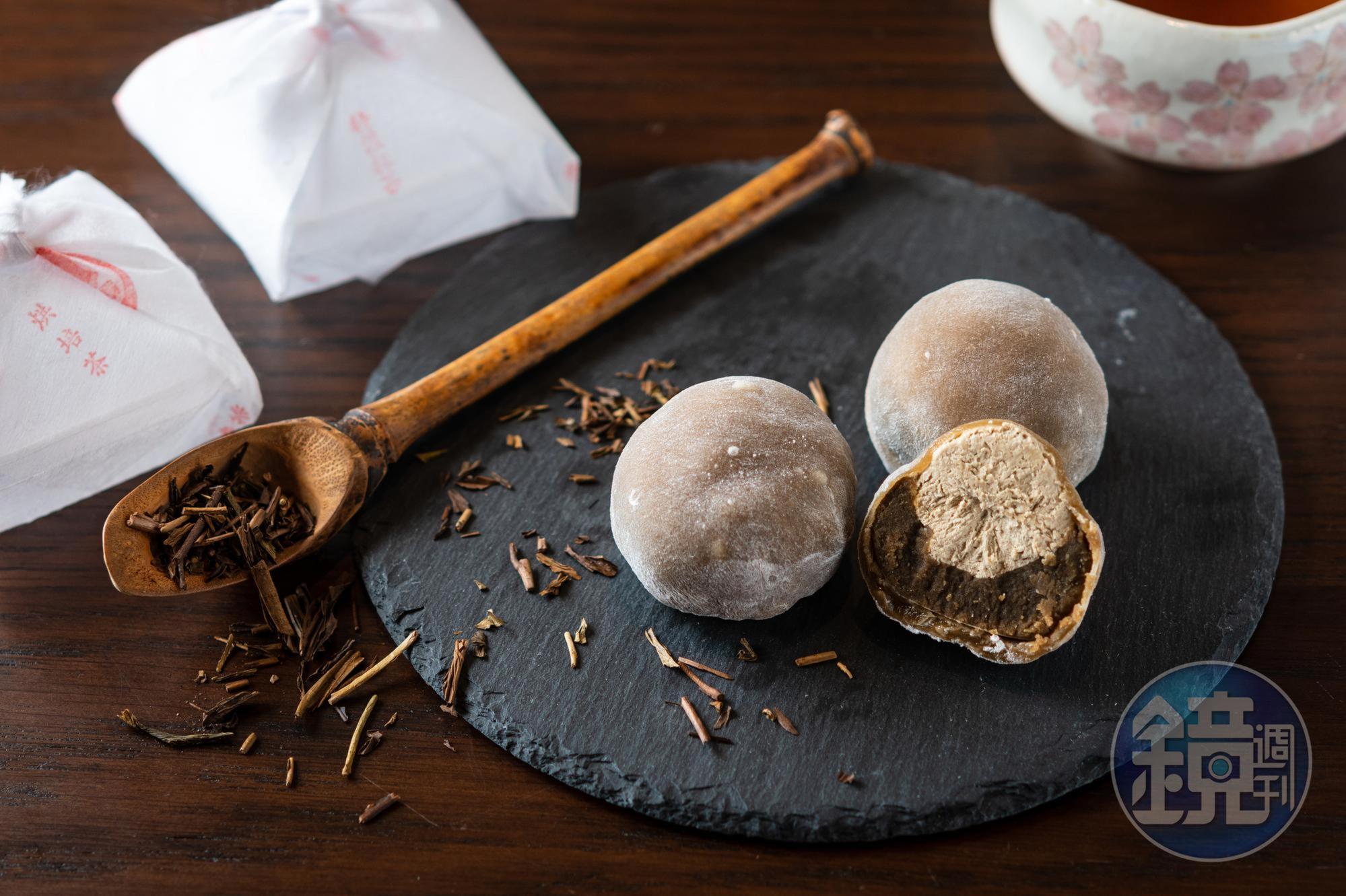 「焙茶紅豆大福」帶有焙茶獨特的焦香氣，配咖啡也不遜色。（100元／顆）