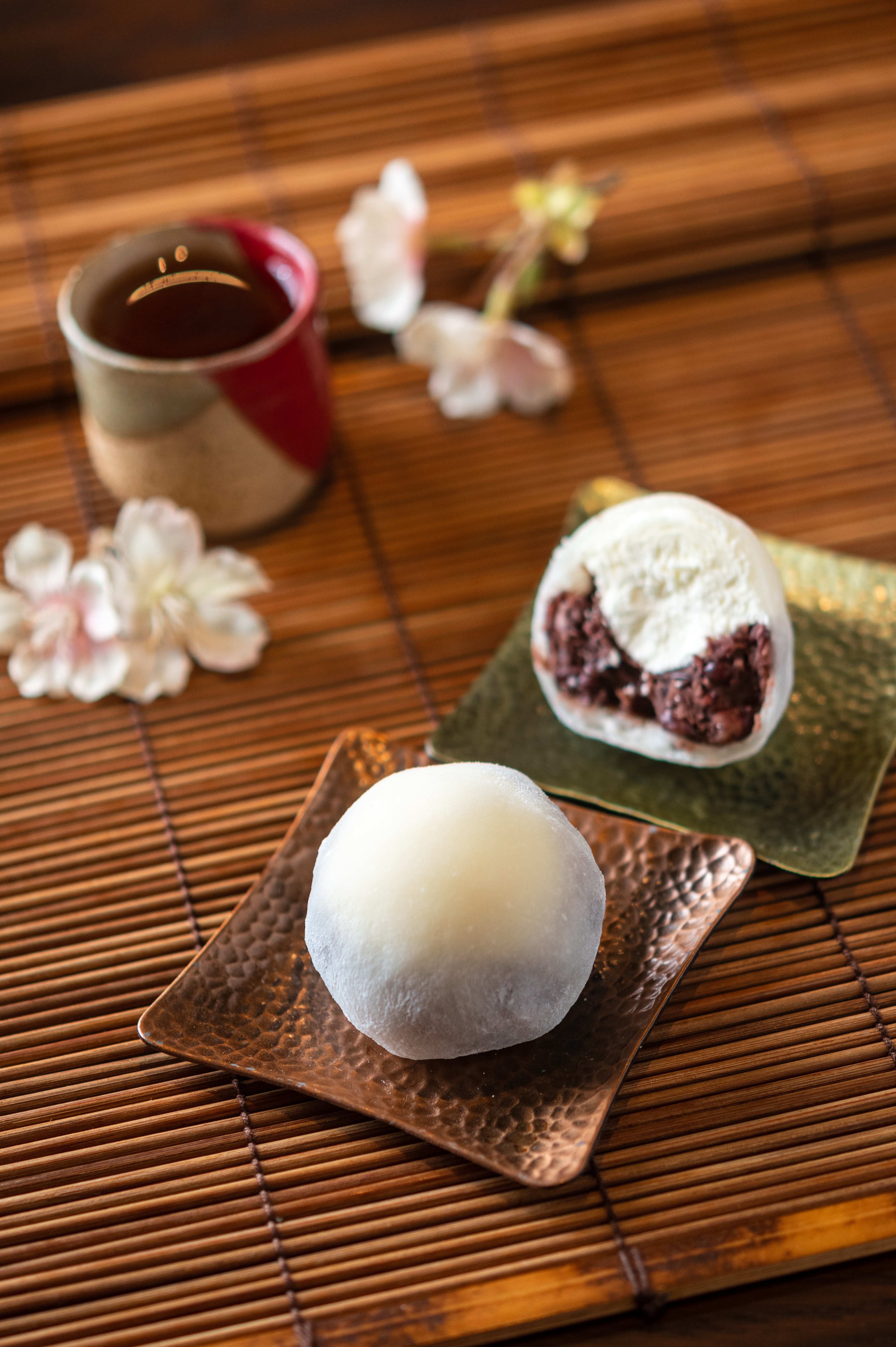 經典的「原味紅豆大福」鮮奶油賦予輕盈空氣感，豆餡吃來不厚重。（80元／顆）