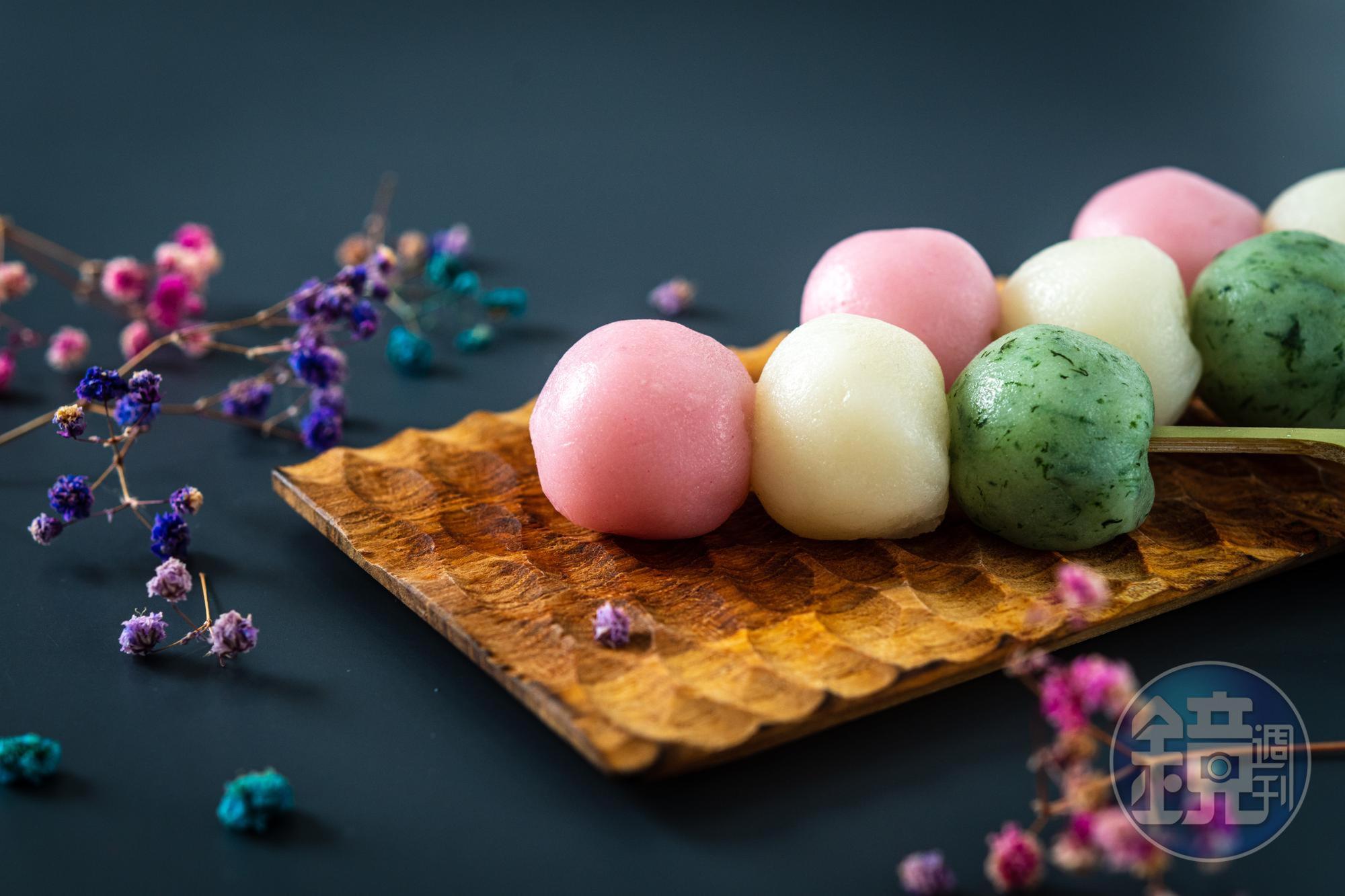 「花見團子」的艾草是紗里奈每年在產季採摘處理後冷凍起來的,草本香氣沁鼻。(60元/串,春季限定)