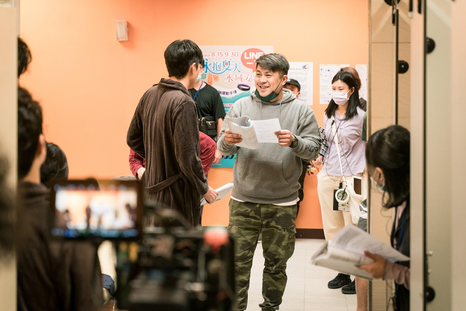 張熙明(右)首次擔任導演,讓蔡凡熙(左)與禾辰浩經常笑到停不下來。(羚邦集團提供)