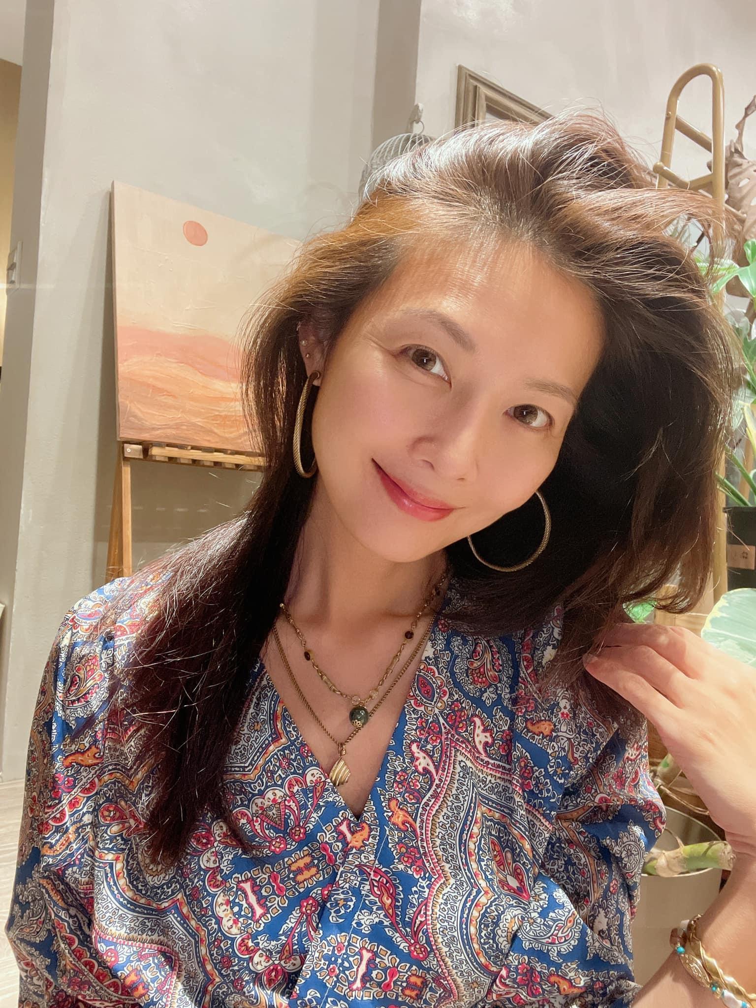 何潤東的老婆Peggy從櫃姐做到老闆，事業曾做得有聲有色。（翻攝Peggy臉書）