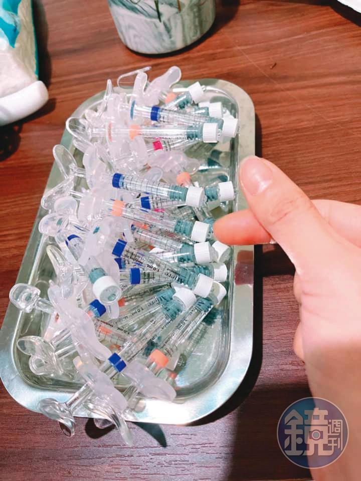 陳女的工作室生意很好，現場有許多施打過的玻尿酸、溶脂針。（讀者提供）
