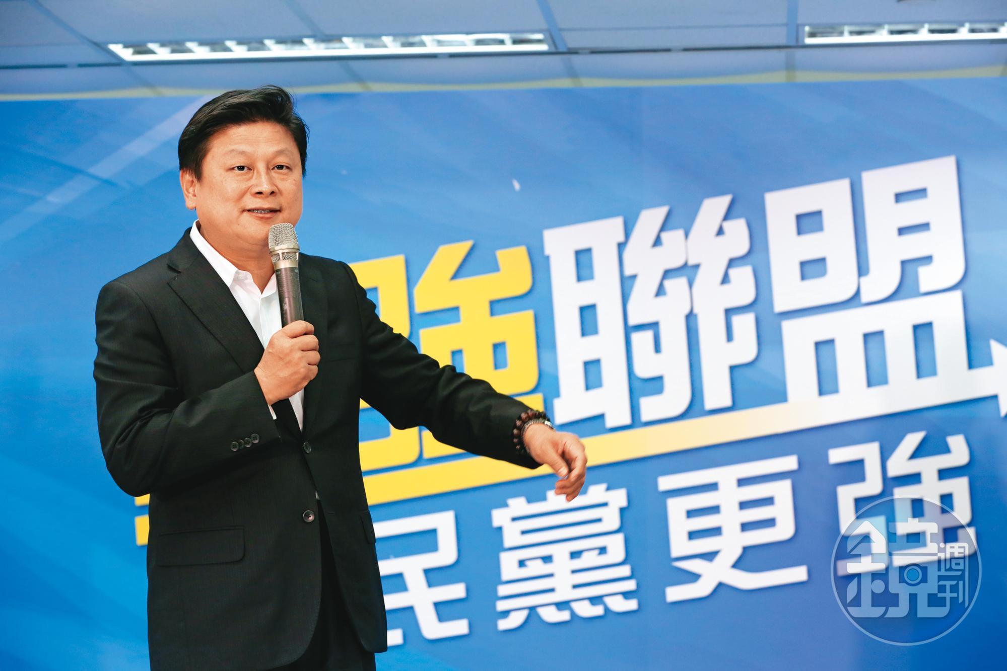 甫恢復黨籍的傅崐萁,受邀進入選策會操盤選舉,又參與中常委換票聯盟,引發黨內反彈。