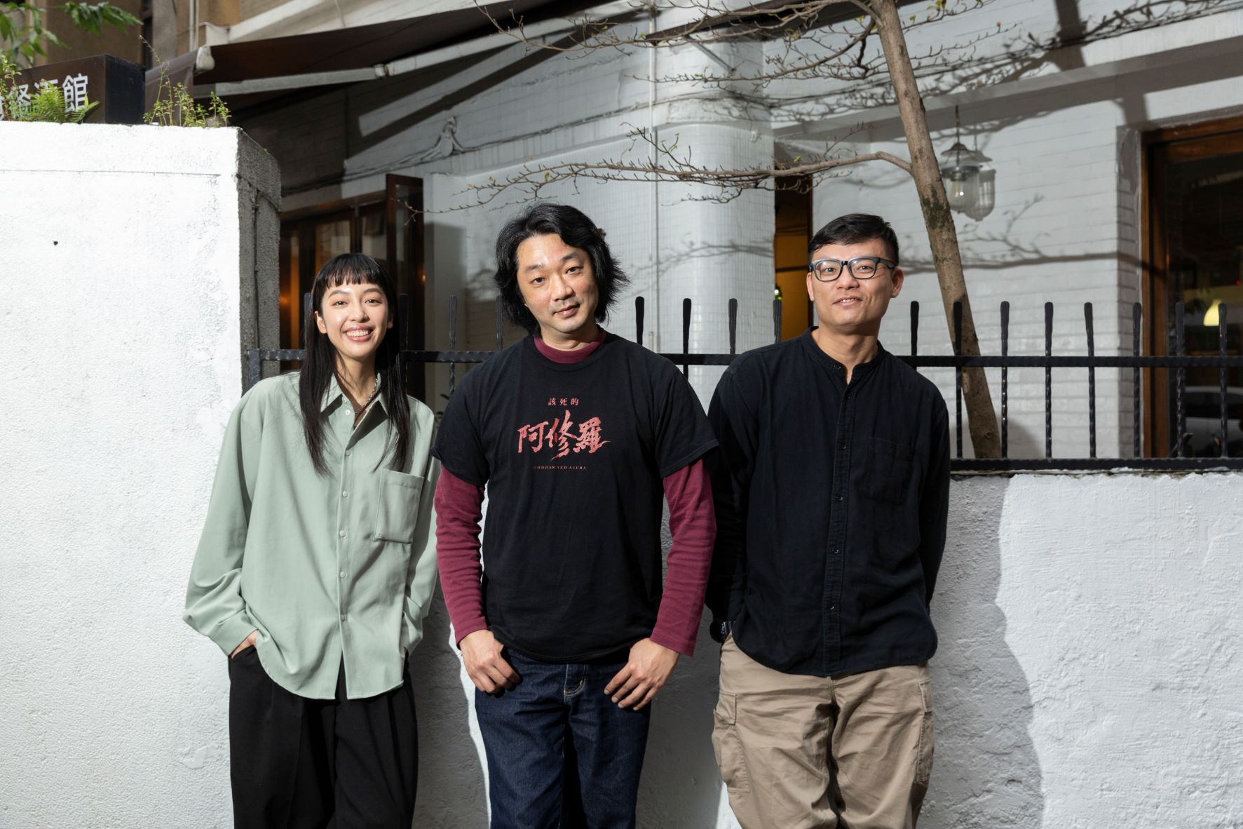  樓一安（中）籌拍《該死的阿修羅》，透過試鏡敲定演員王渝萱（左），監製徐國倫（右）也提供導演創作建議、制定籌資計畫。
