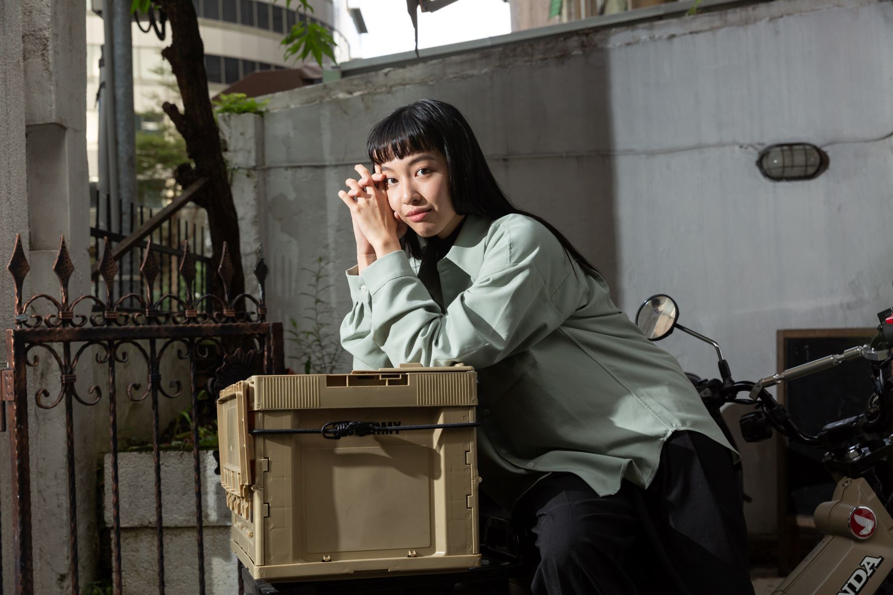 王渝萱在片場時敢於提出想法和意見，希望能呈現角色的不同面向。