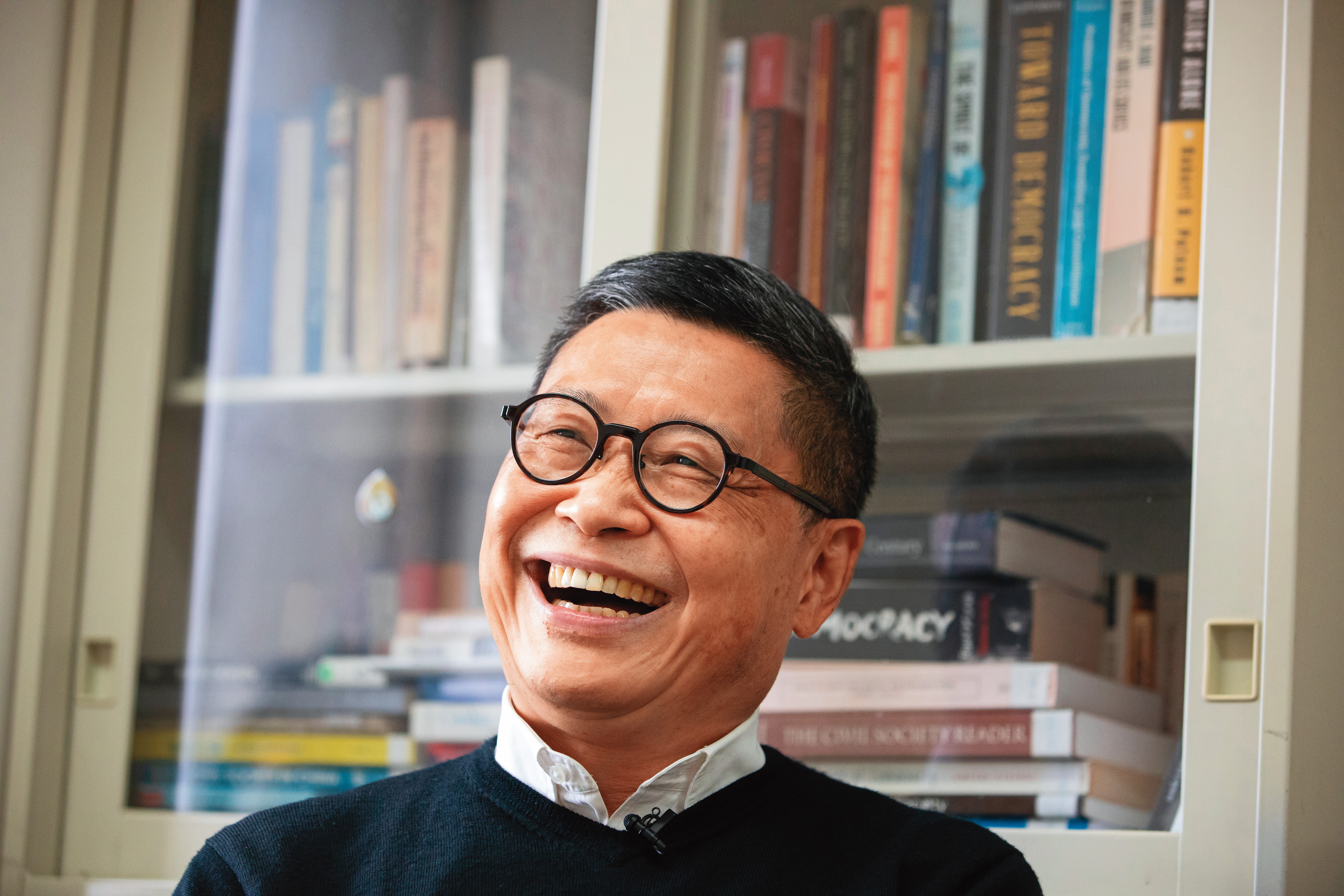 友人喚陳健民「陳四萬」、「四萬大叔」，原因是他總是笑口常開。