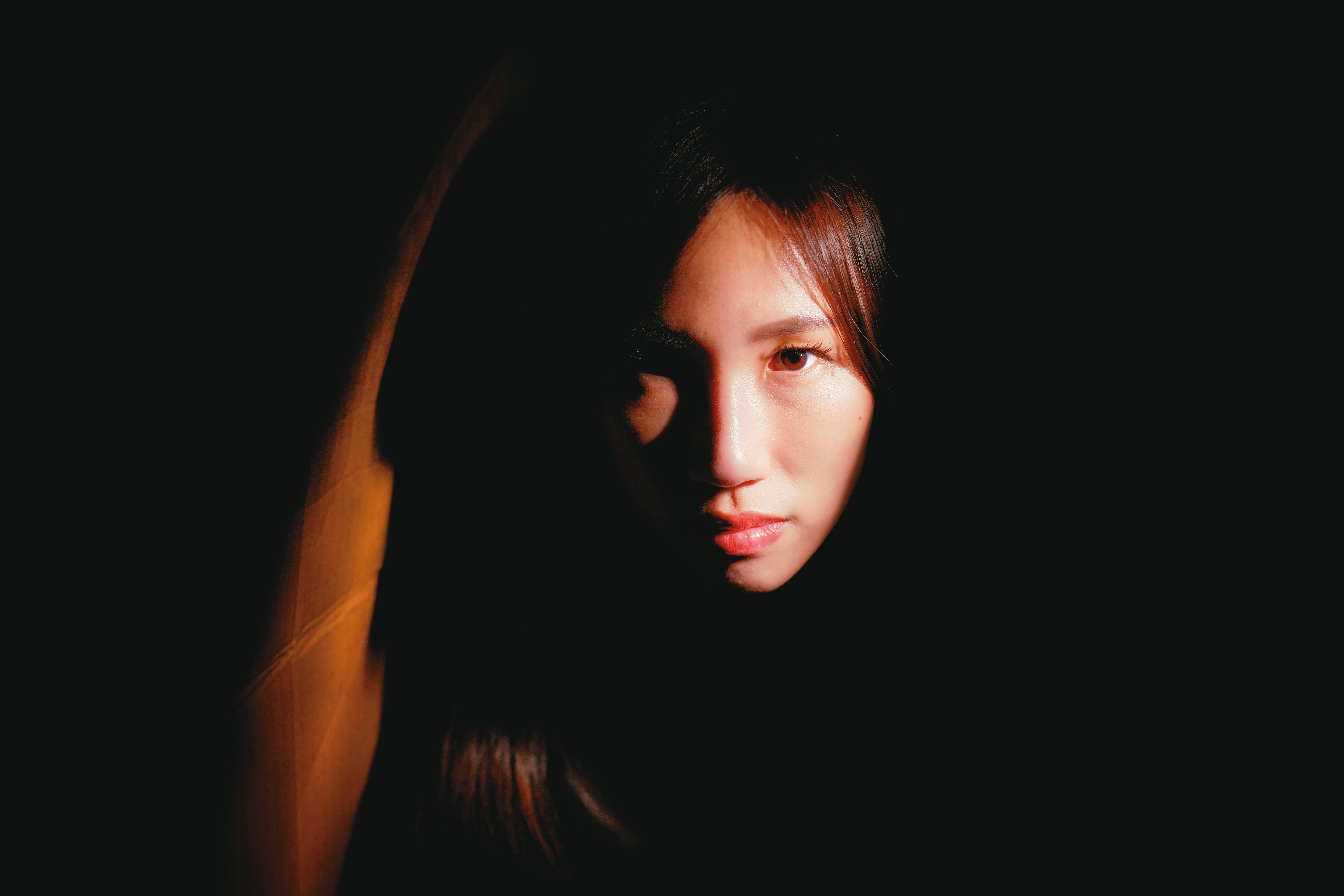 黃敬雅說，空難當下與之後的心理創傷都處在黑暗之中。