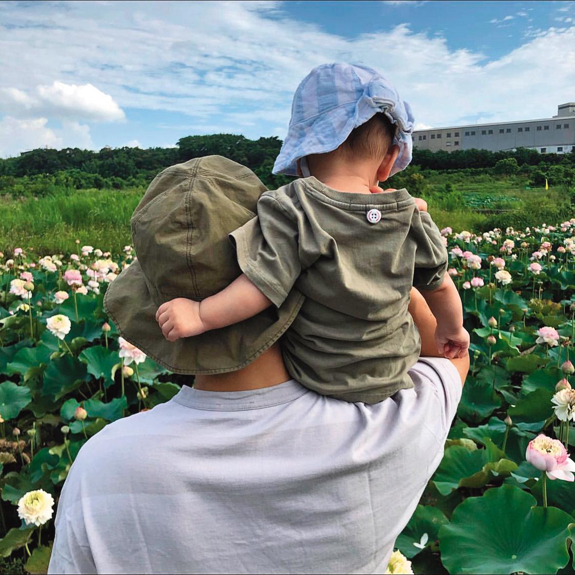 Melinda鏡頭下的楊祐寧和女兒。(翻攝自wangMelindaIG)