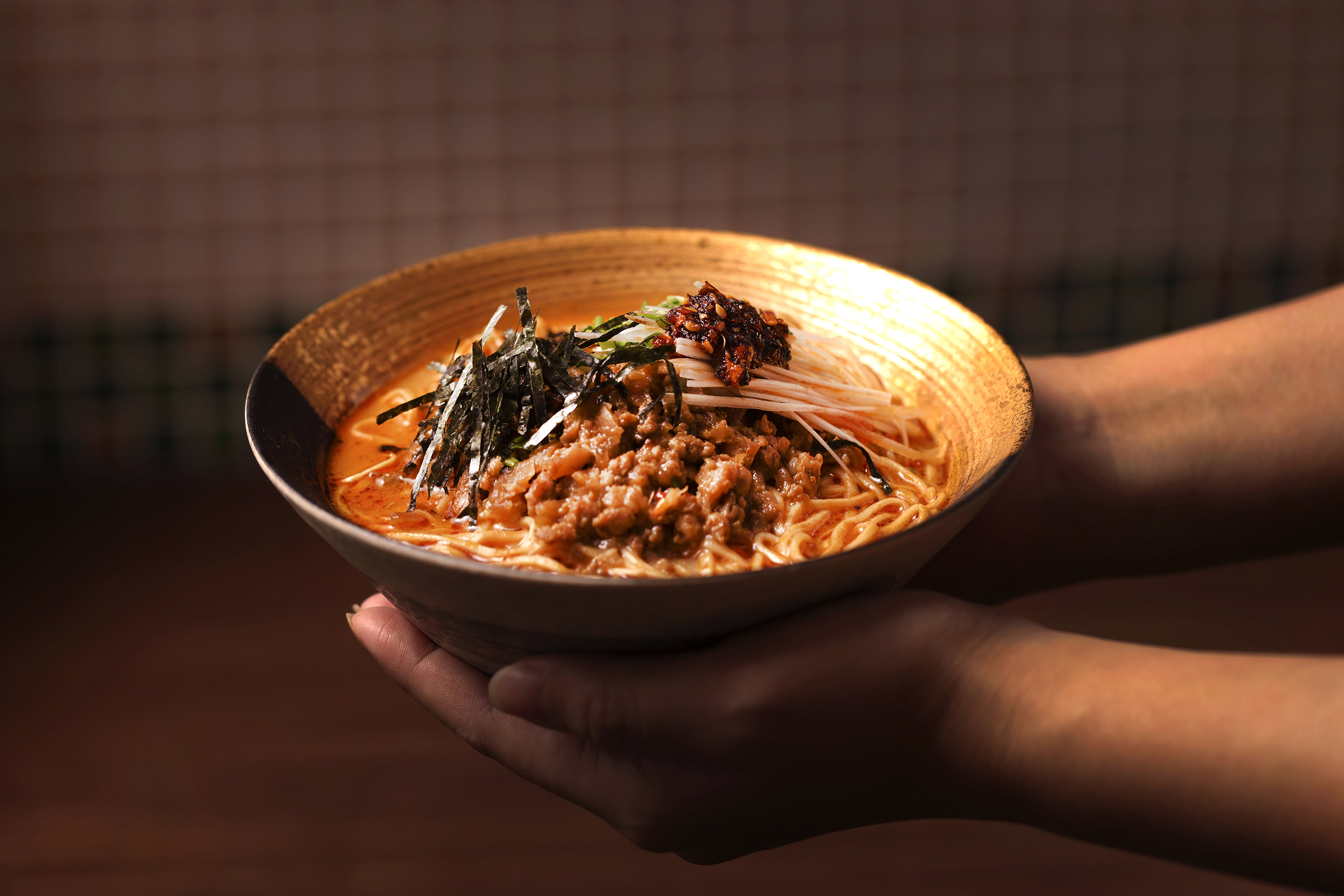 耗時1年籌備與測試，「浪漫軒」端上日式擔擔麵療癒系美食。（浪漫軒提供）