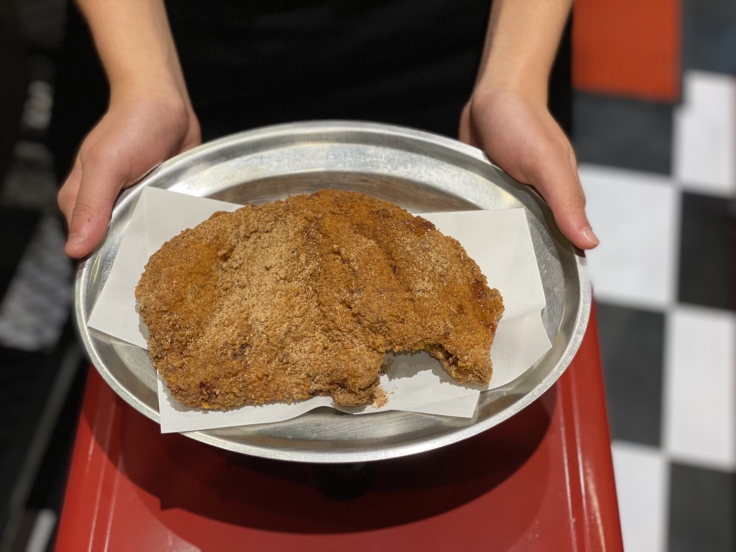 「HERO大雞肌」肉質軟嫩，香料迷人。（140元／份）